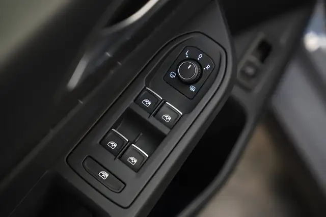 Volkswagen Golf view 12