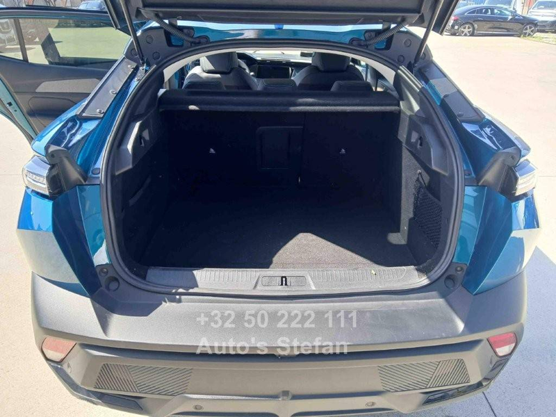 Peugeot 408 Hybrid 136 Allure — photo 8