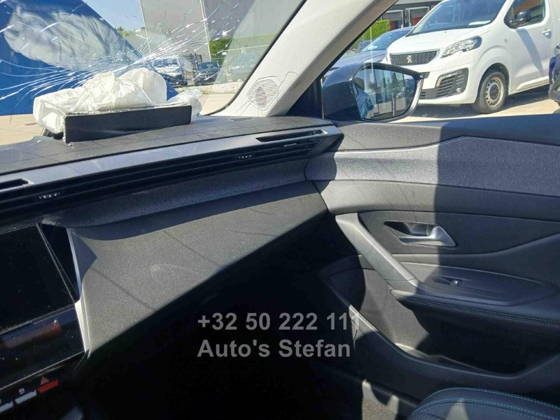 Peugeot 408 Hybrid 136 Allure — photo 11