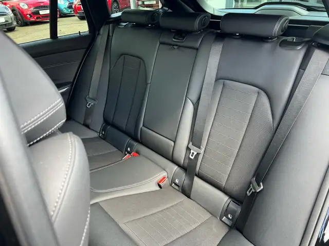 BMW 3 Series view 14