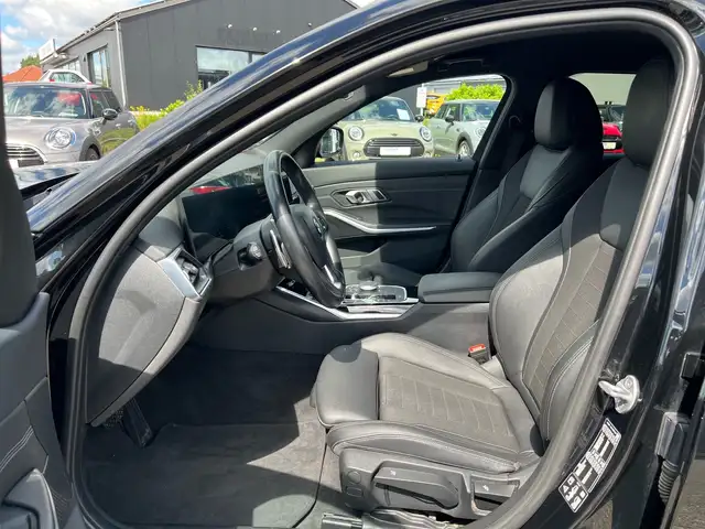 BMW 3 Series view 15