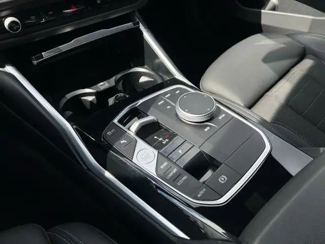 BMW 3 Series view 12