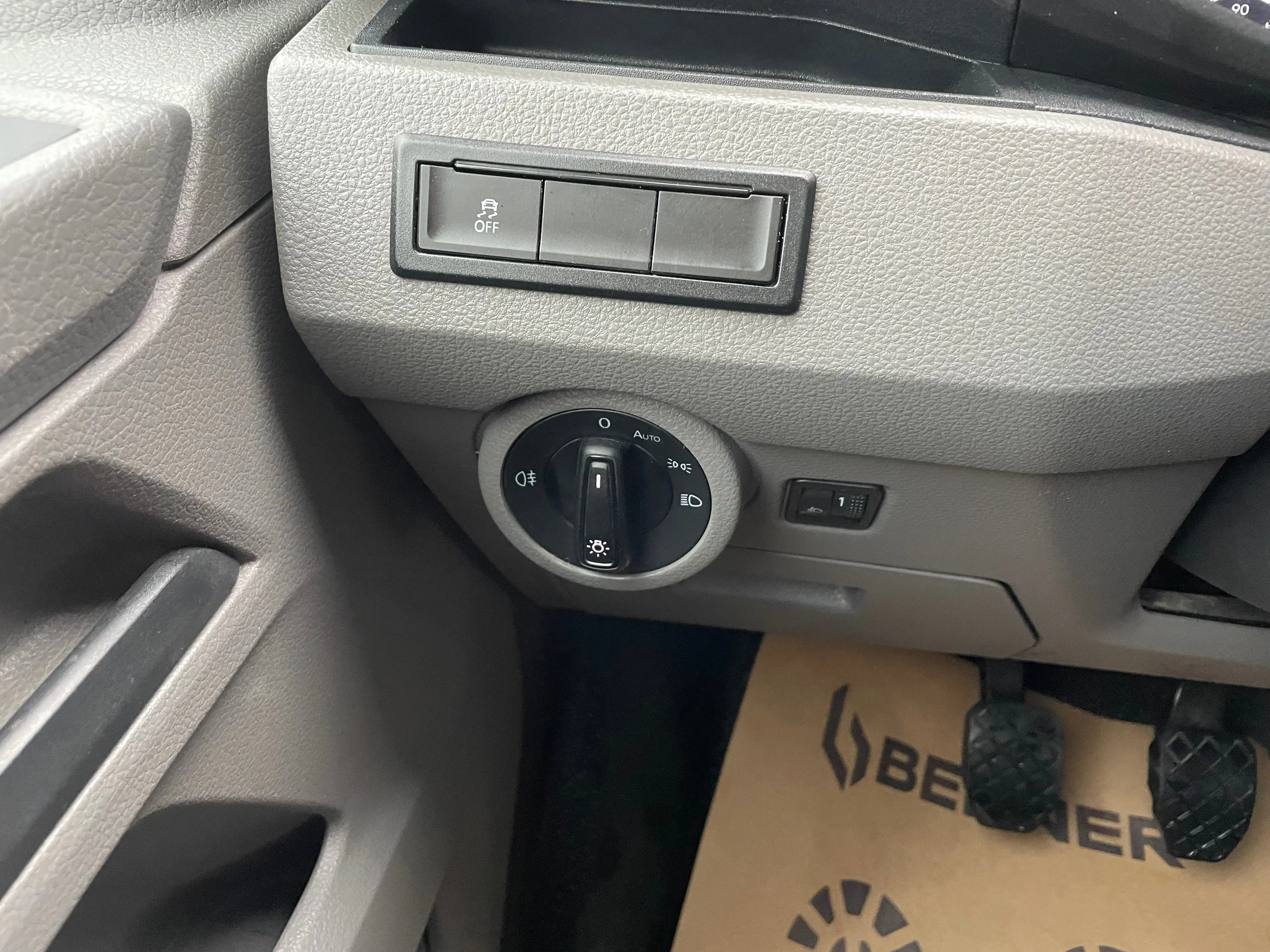 Volkswagen T6.1 Transporter 2,0 TDI *APP*NAVI*KLIMA* — photo 10