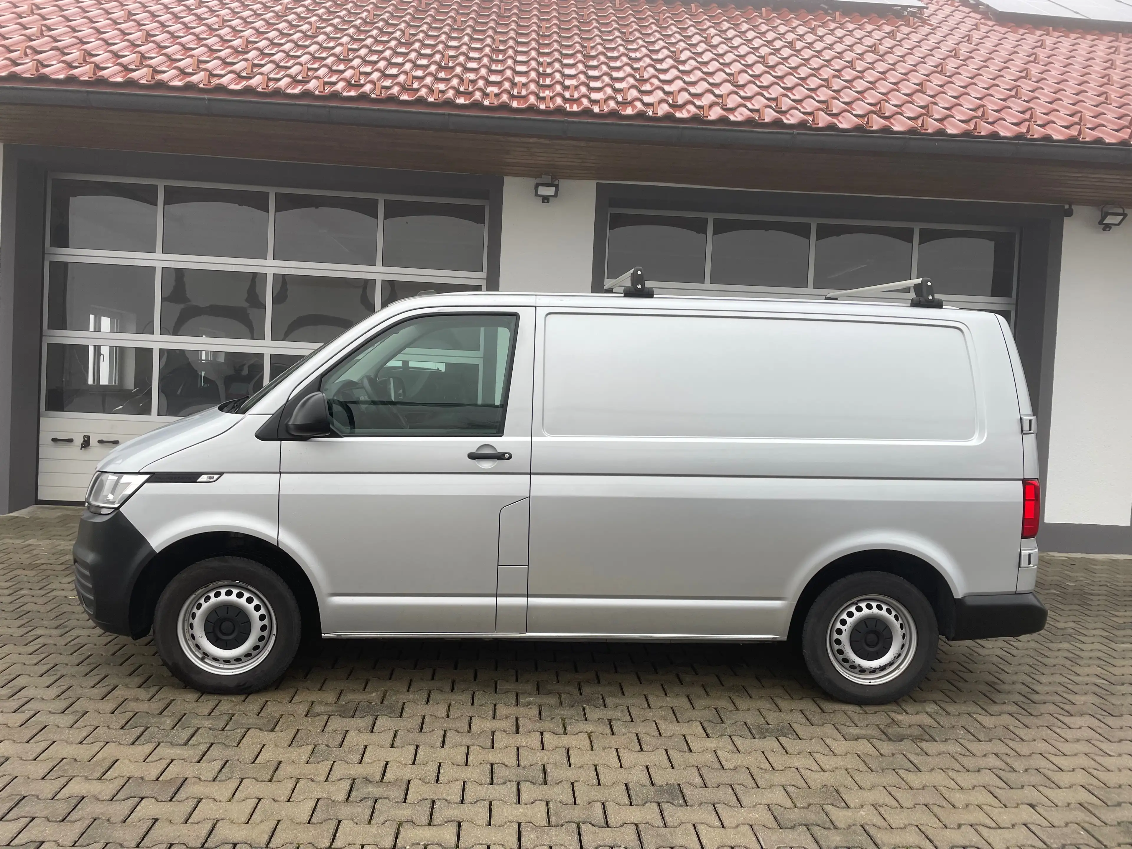 Volkswagen T6.1 Transporter 2,0 TDI *APP*NAVI*KLIMA* — photo 2
