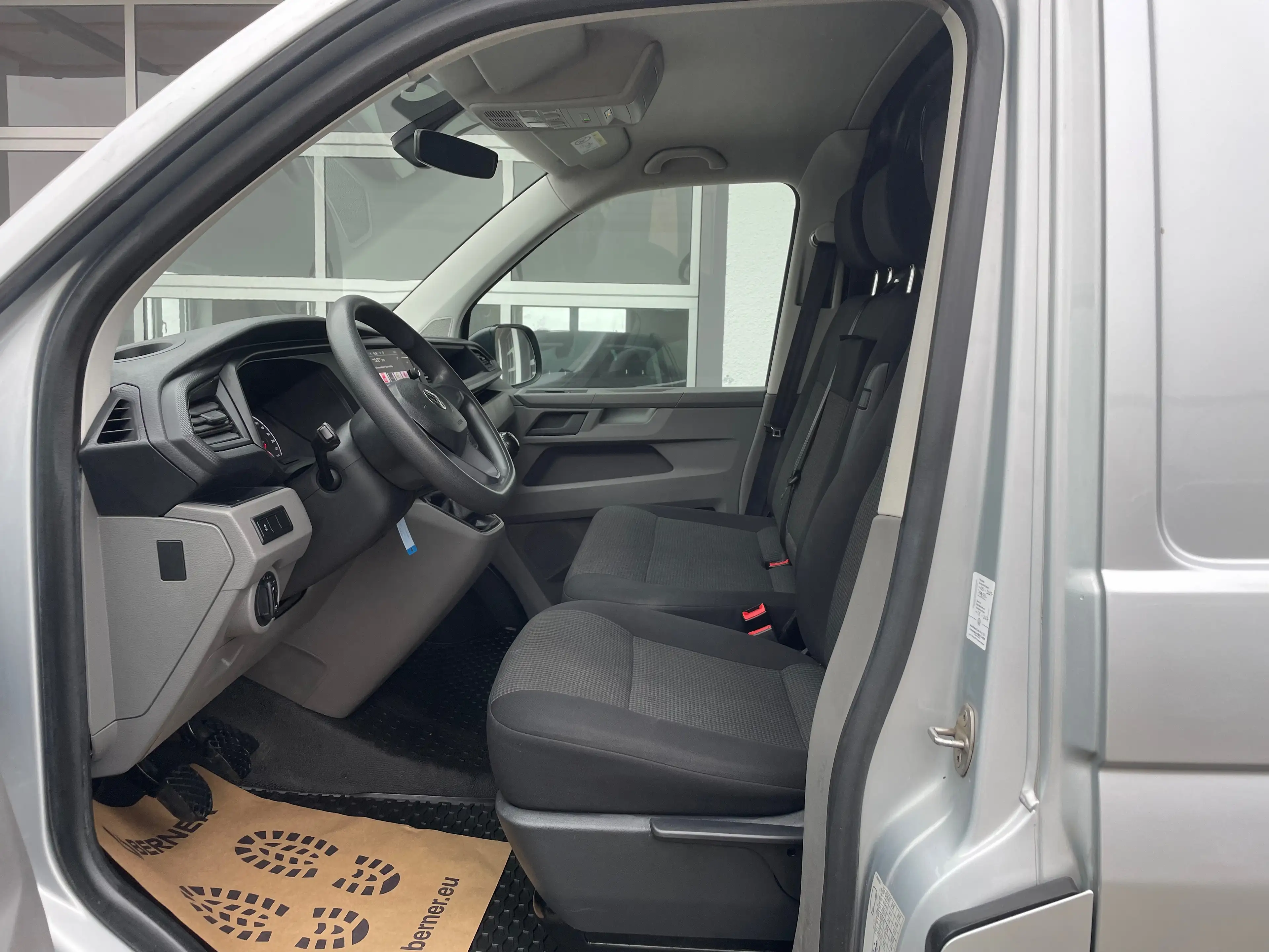 Volkswagen T6.1 Transporter 2,0 TDI *APP*NAVI*KLIMA* — photo 8