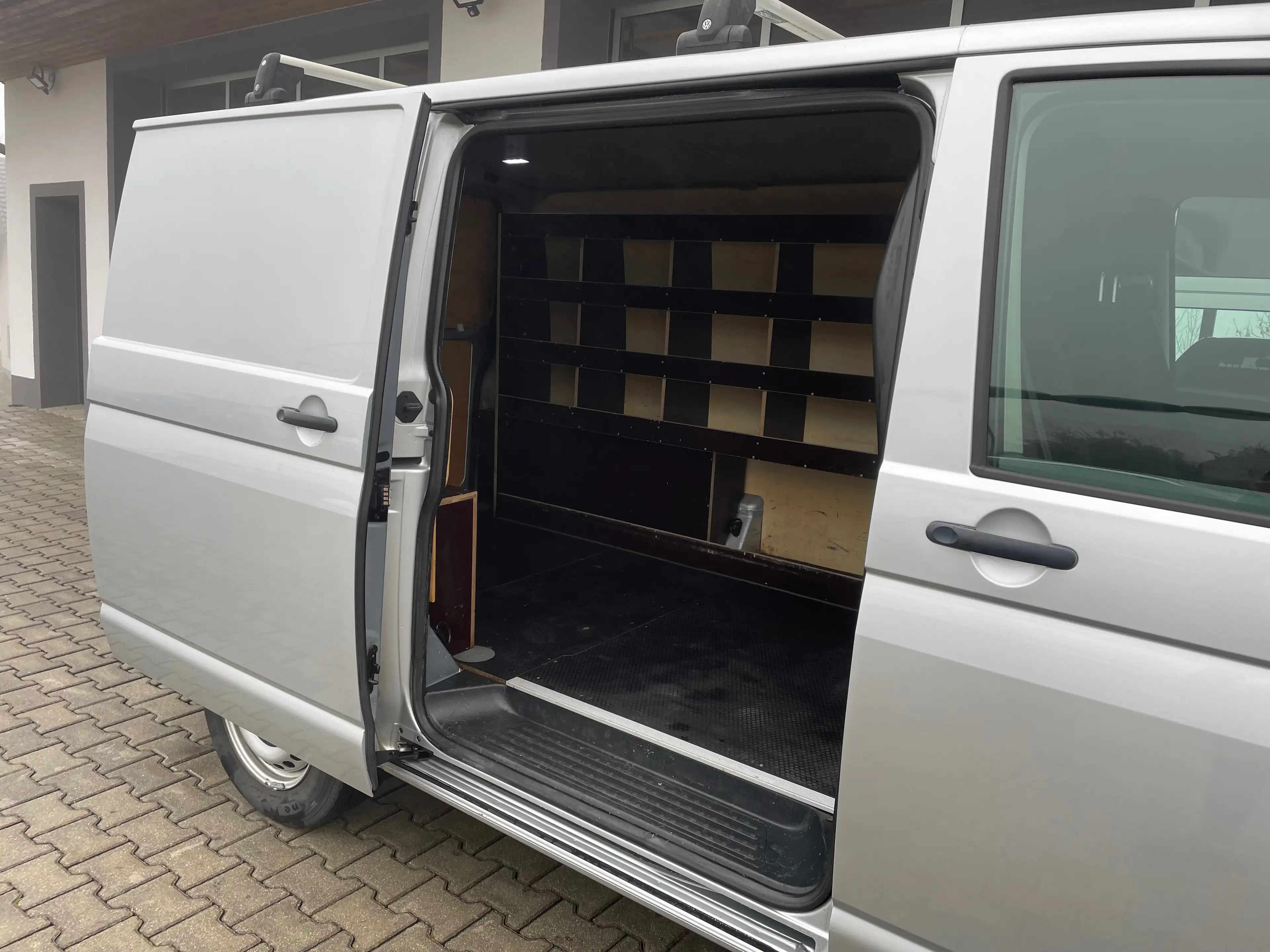 Volkswagen T6.1 Transporter 2,0 TDI *APP*NAVI*KLIMA* — photo 6