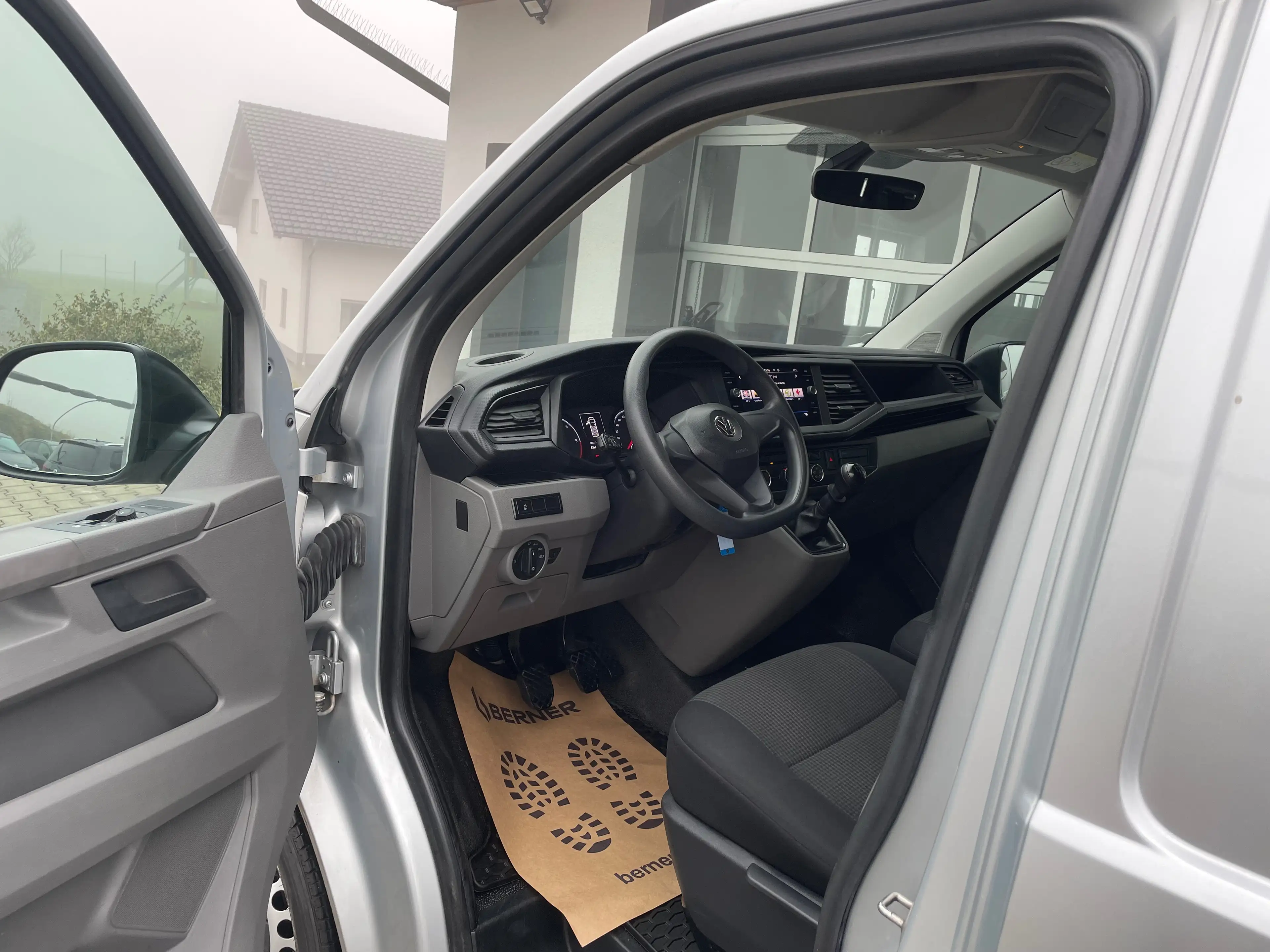 Volkswagen T6.1 Transporter 2,0 TDI *APP*NAVI*KLIMA* — photo 7