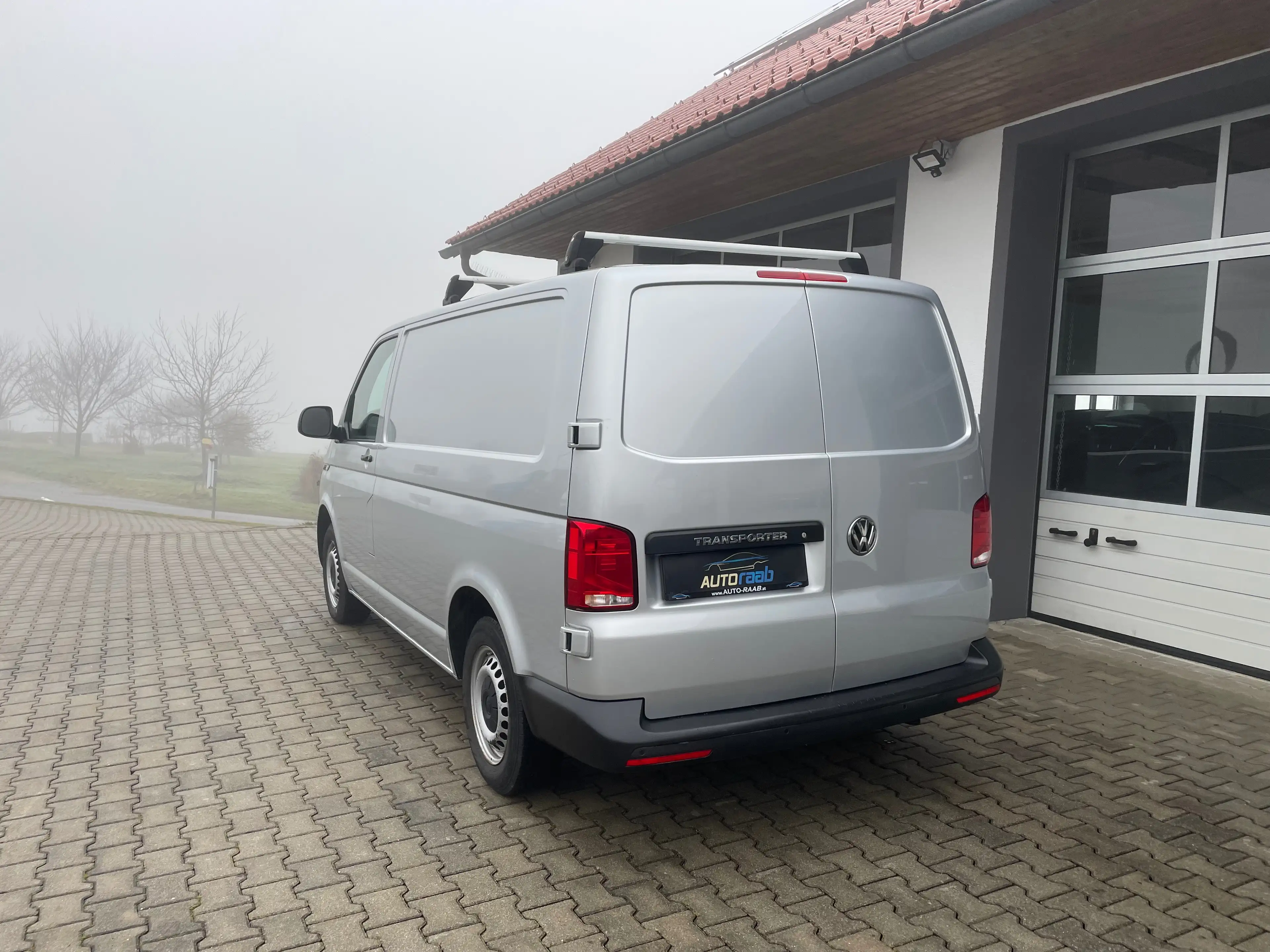 Volkswagen T6.1 Transporter 2,0 TDI *APP*NAVI*KLIMA* — photo 3