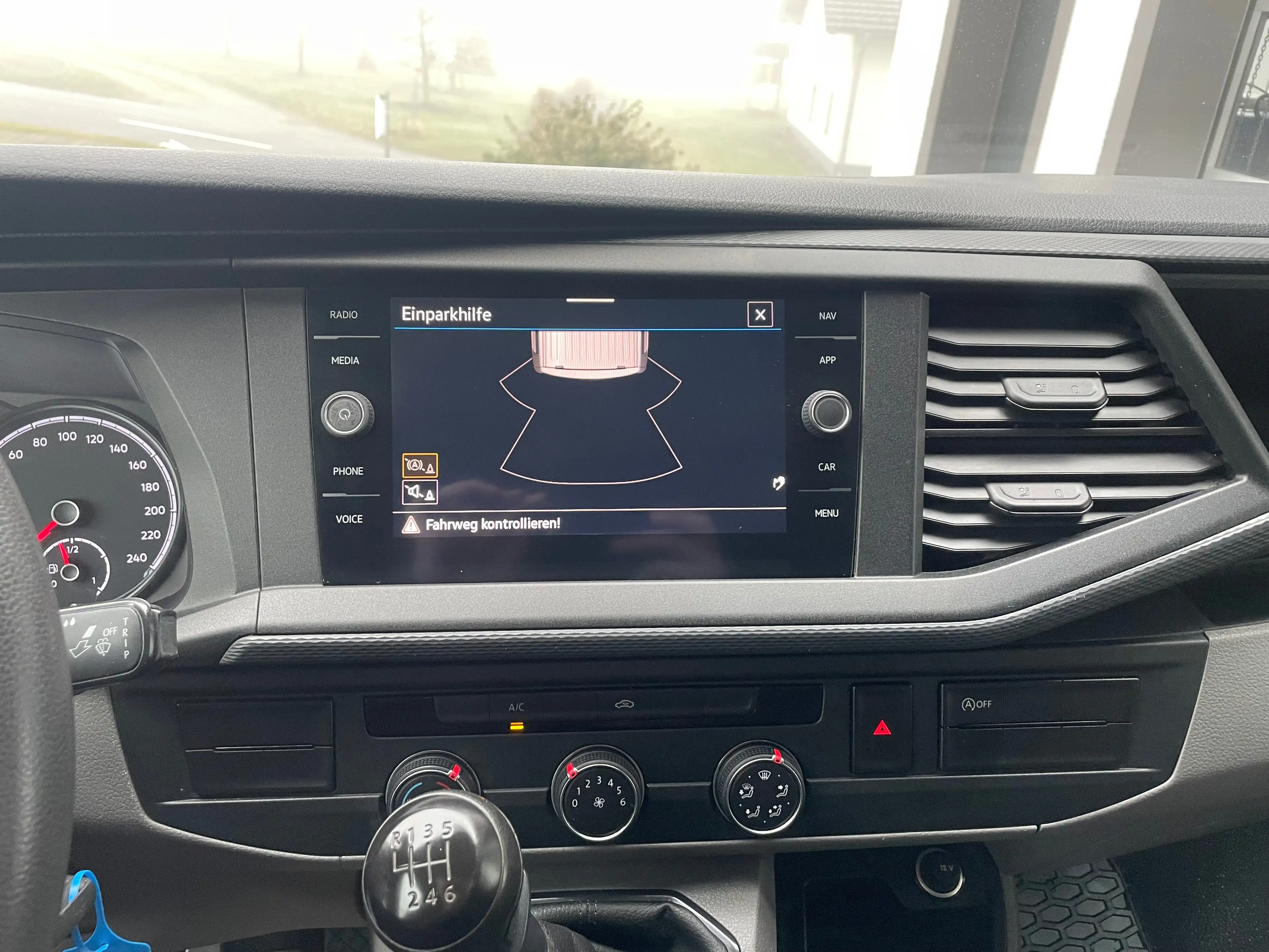 Volkswagen T6.1 Transporter 2,0 TDI *APP*NAVI*KLIMA* — photo 12