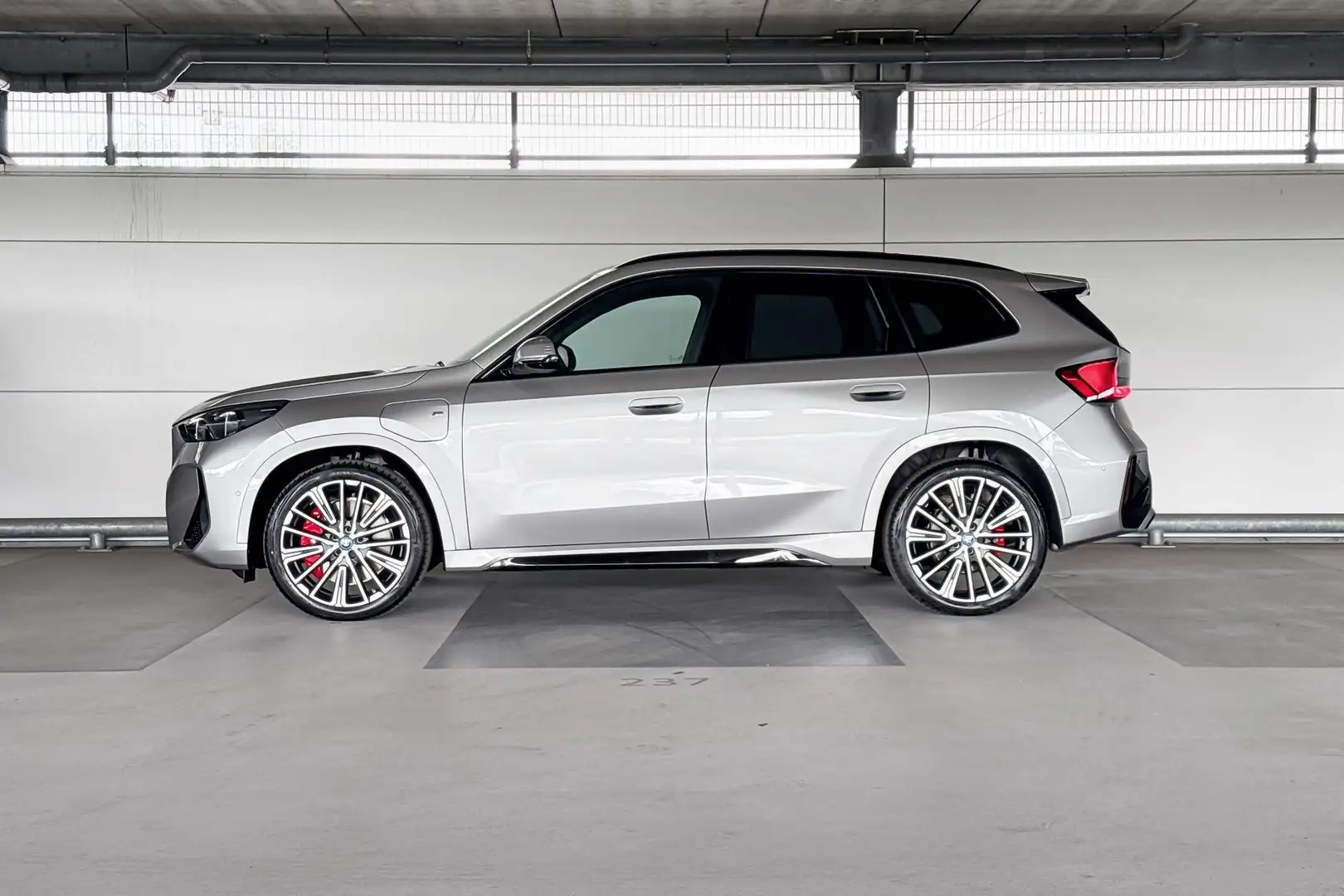 BMW X1 xDrive25e Grijs - 2