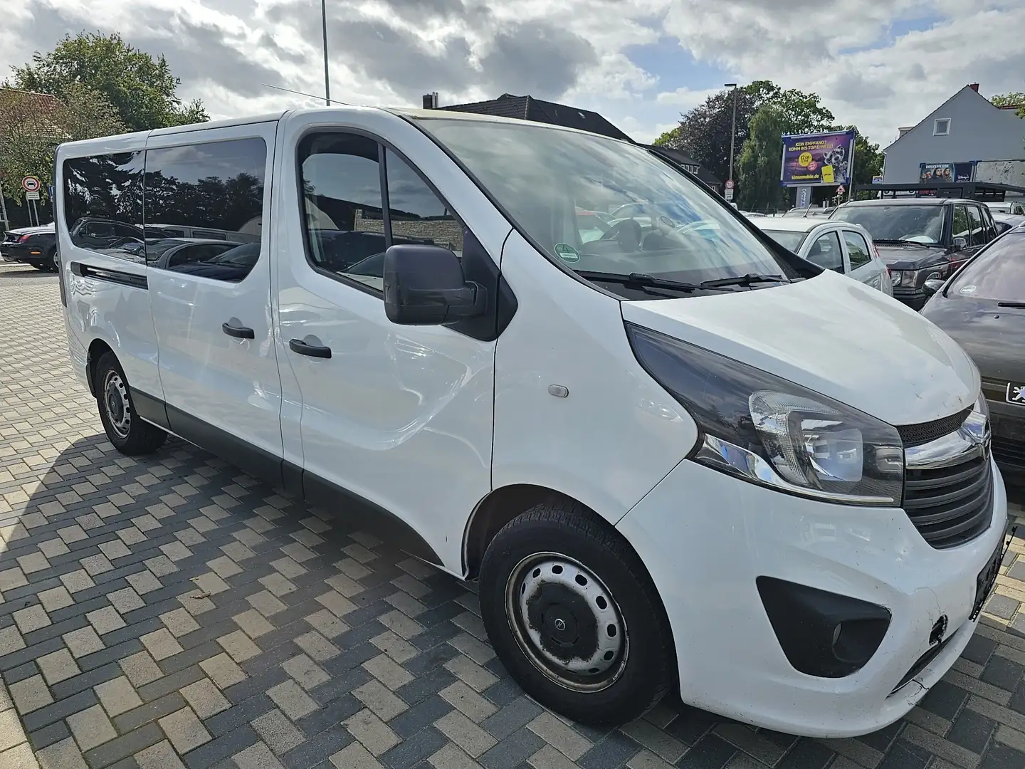 Opel Vivaro 1.6 D 9 Sitzer Kundenauftrag Weiß - 2