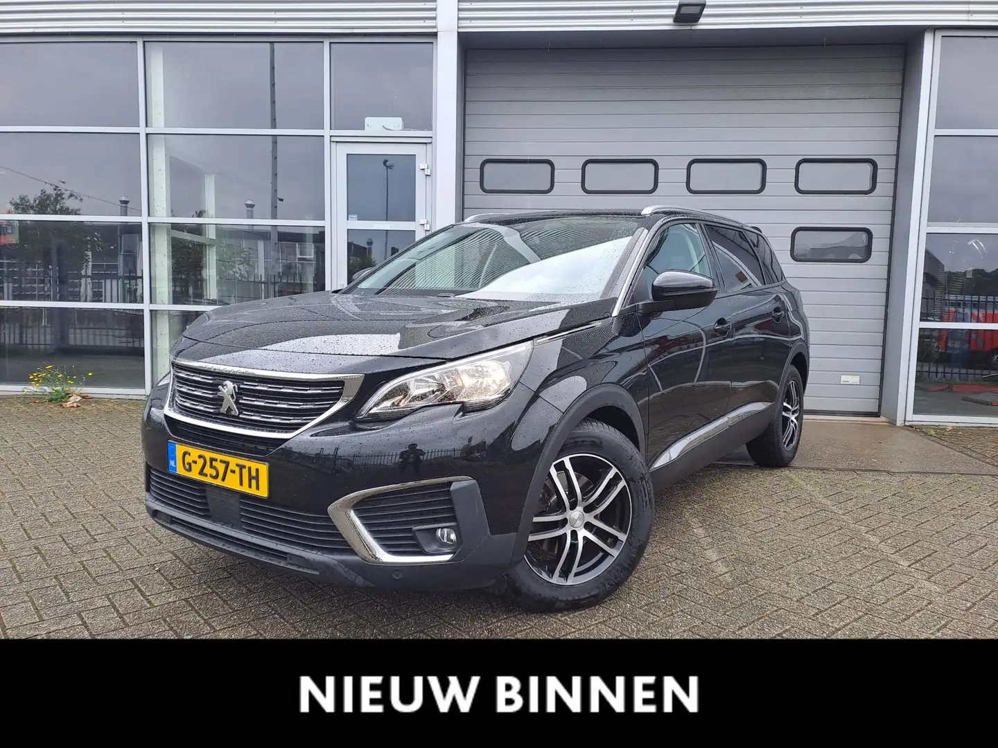 Peugeot 5008 1.2 PureTech Blue Lease Executive Zwart - 1