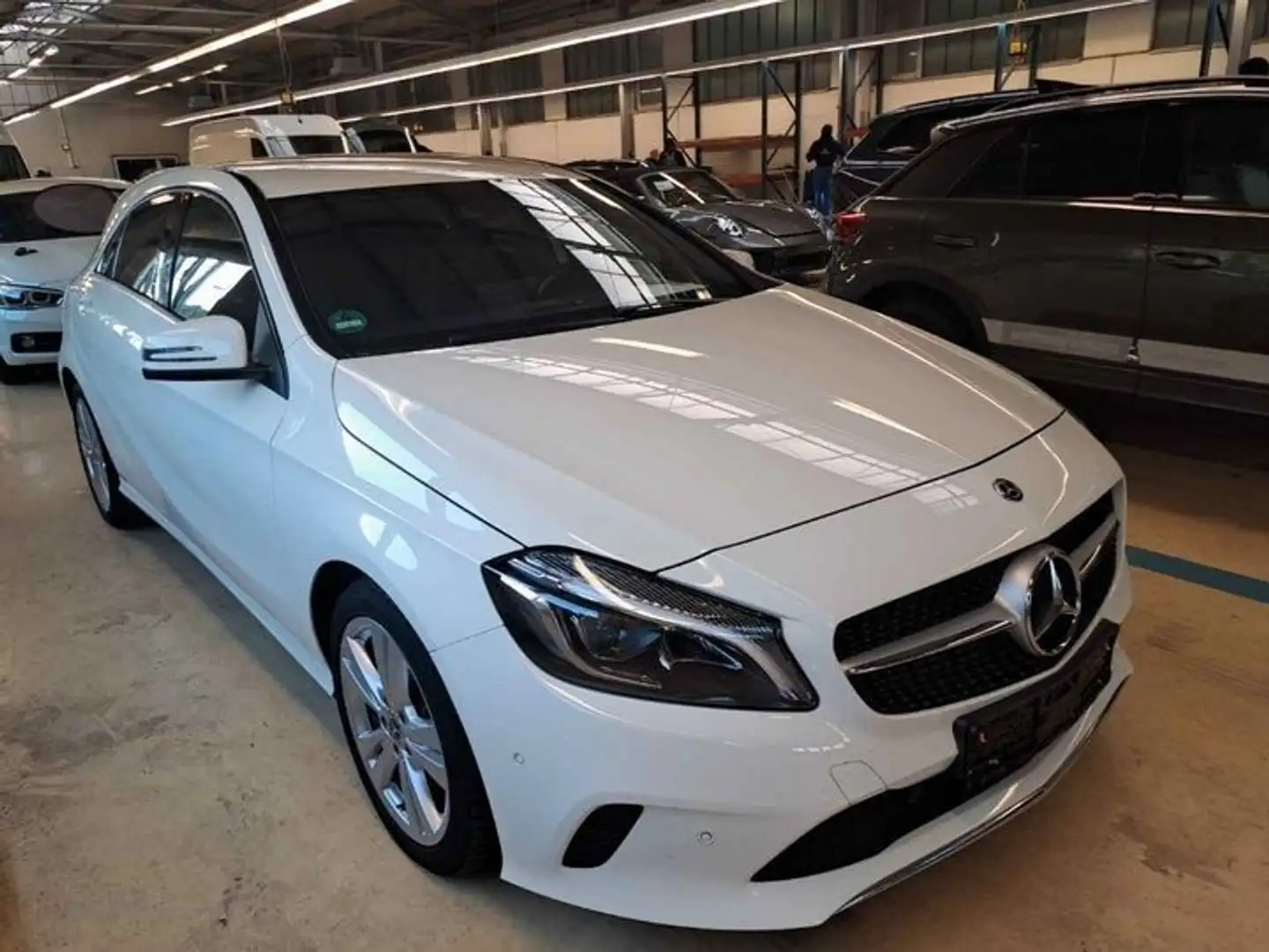 Mercedes-Benz A 220 CDI   Urban Line Wit - 2