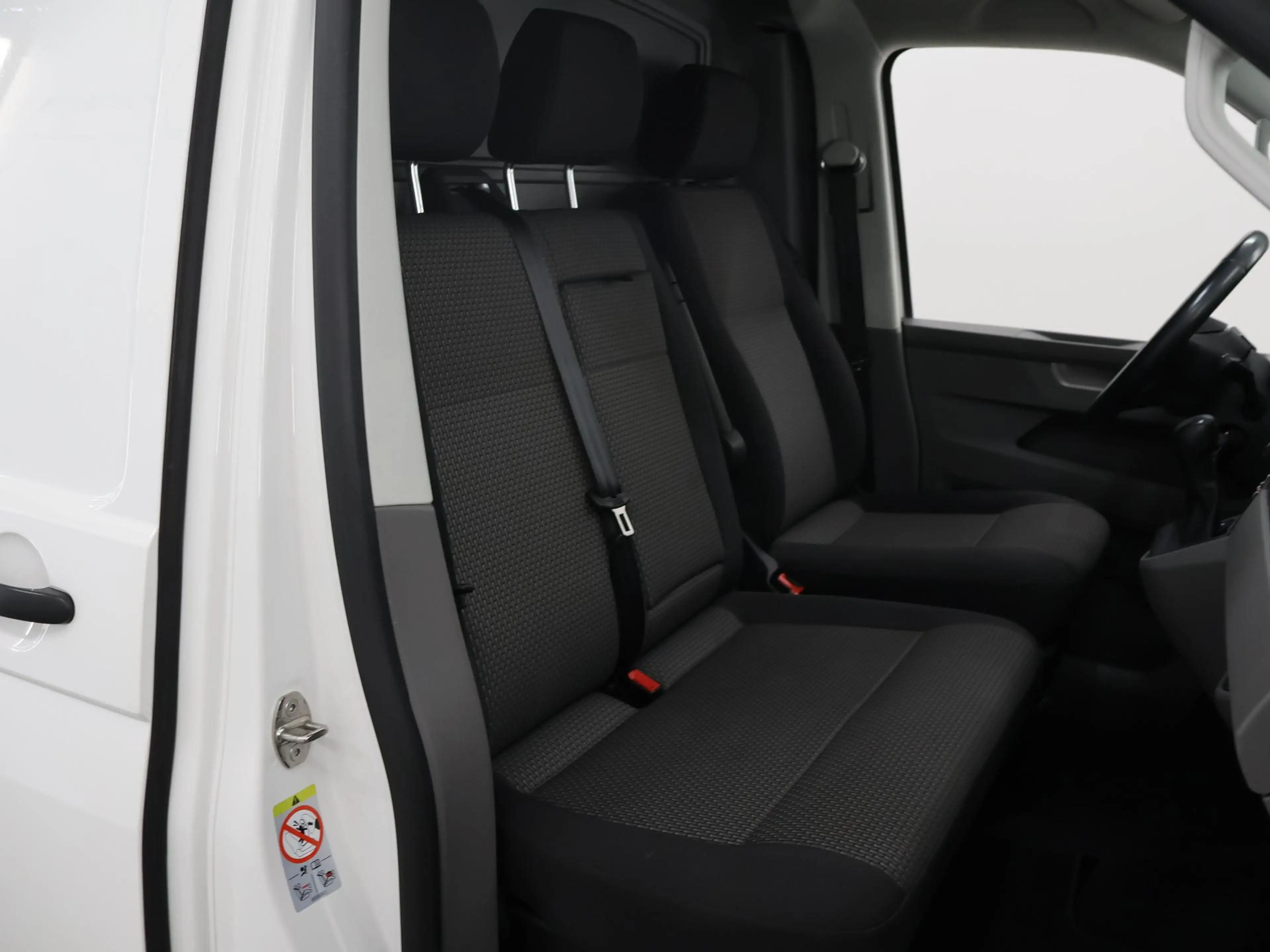 Volkswagen T6.1 Transporter 2.0 TDI L2H1 28 Comfortline — photo 10