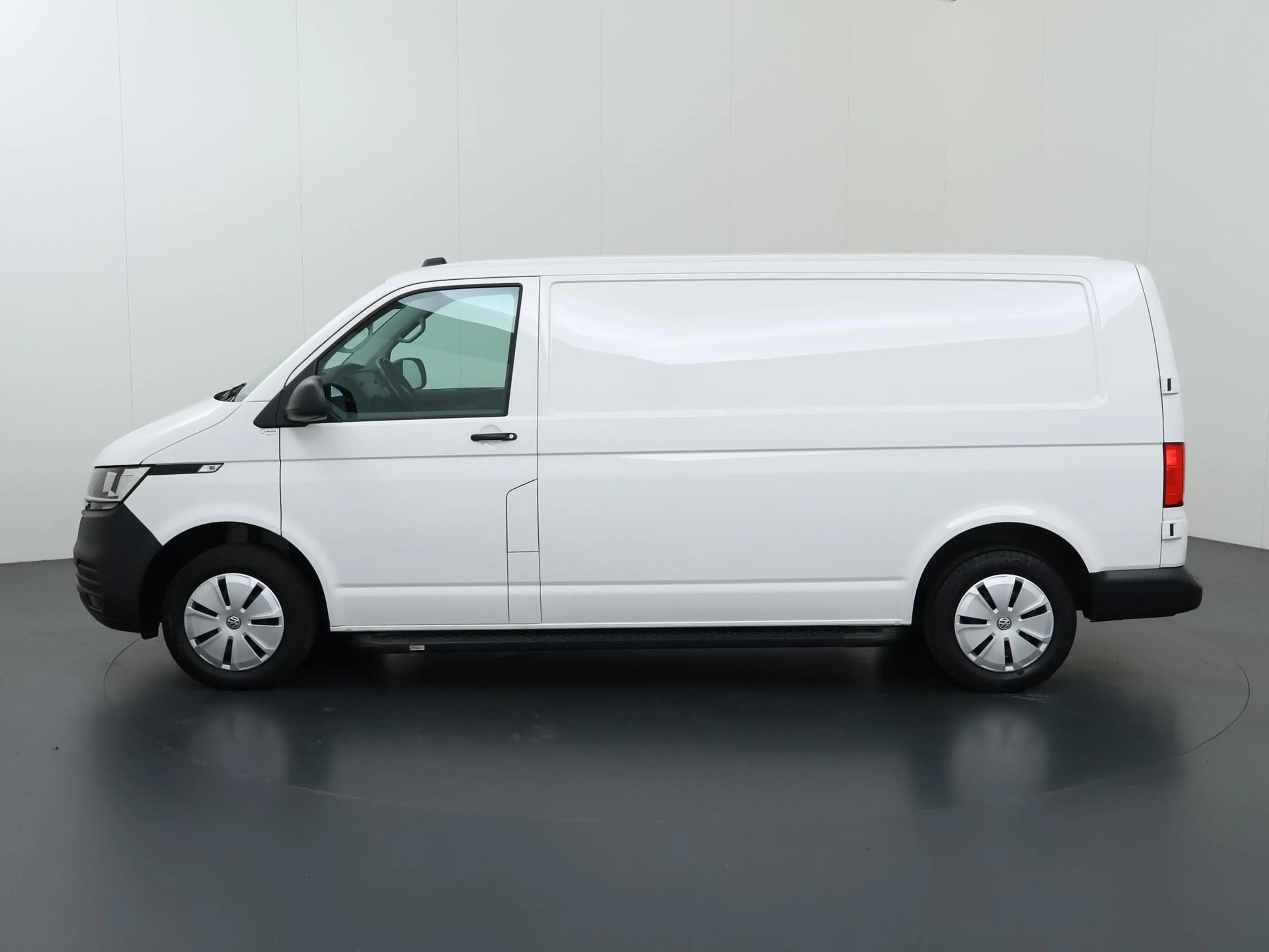 Volkswagen T6.1 Transporter 2.0 TDI L2H1 28 Comfortline — photo 5