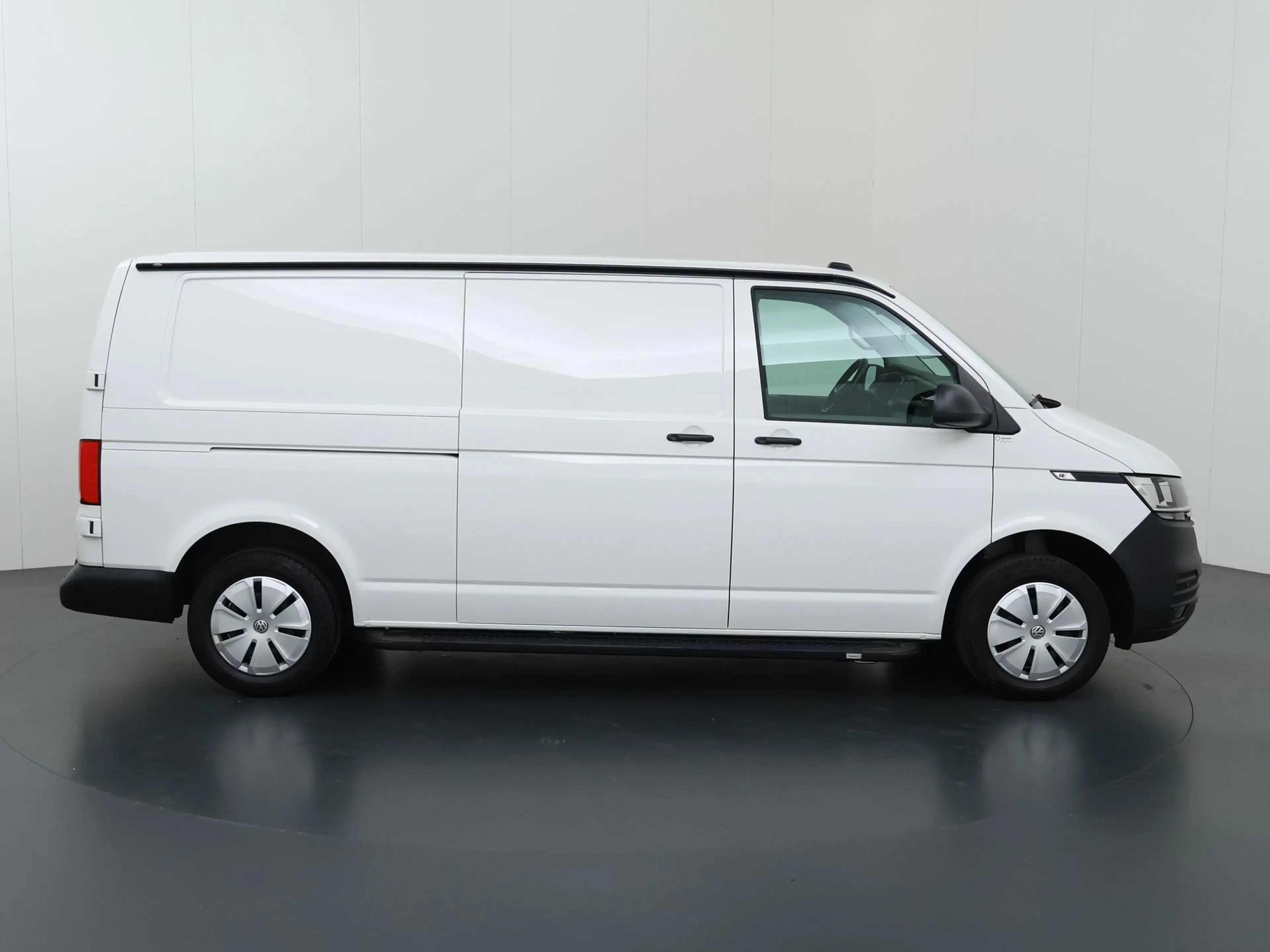 Volkswagen T6.1 Transporter 2.0 TDI L2H1 28 Comfortline — photo 6