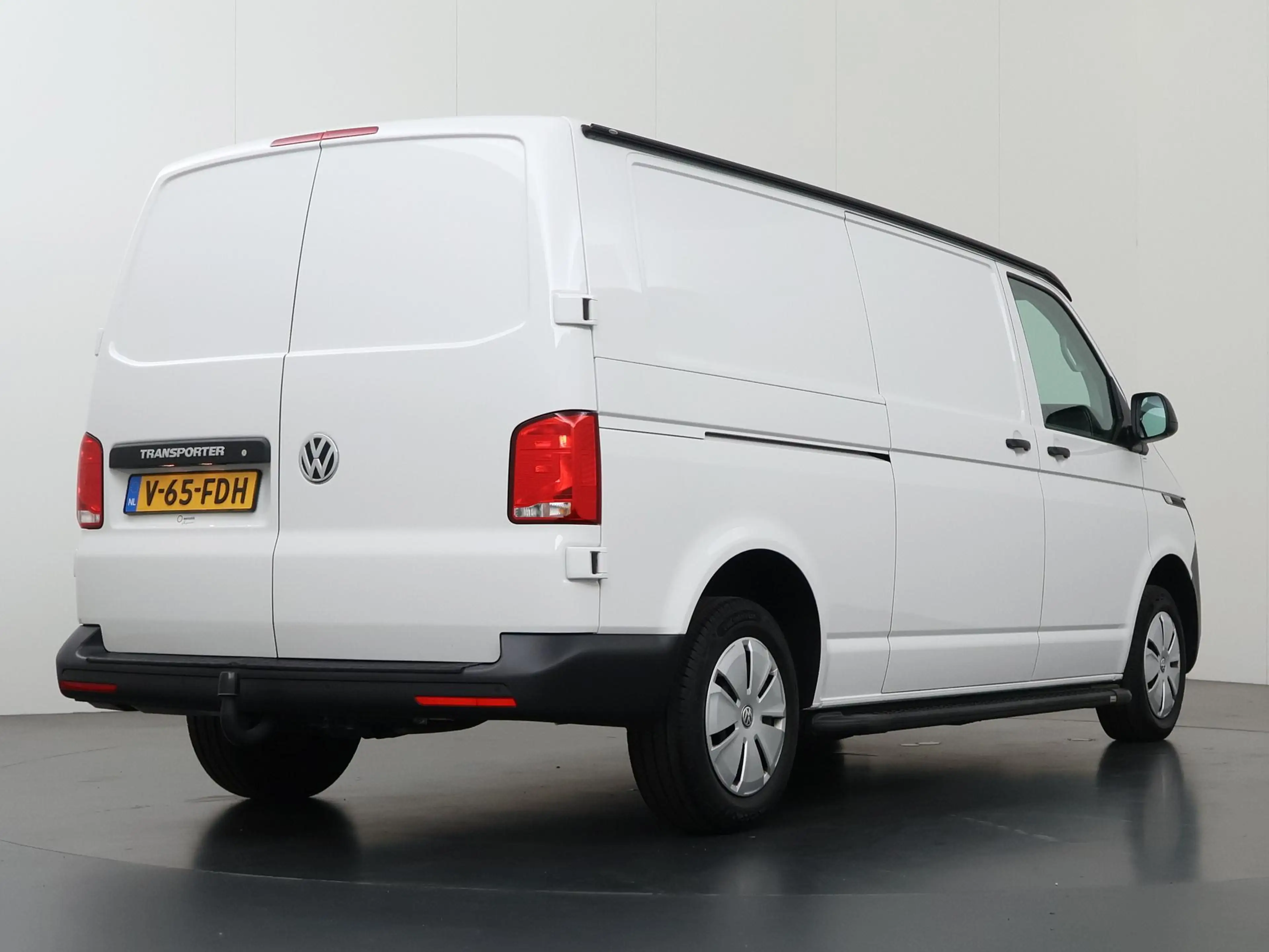 Volkswagen T6.1 Transporter 2.0 TDI L2H1 28 Comfortline — photo 2