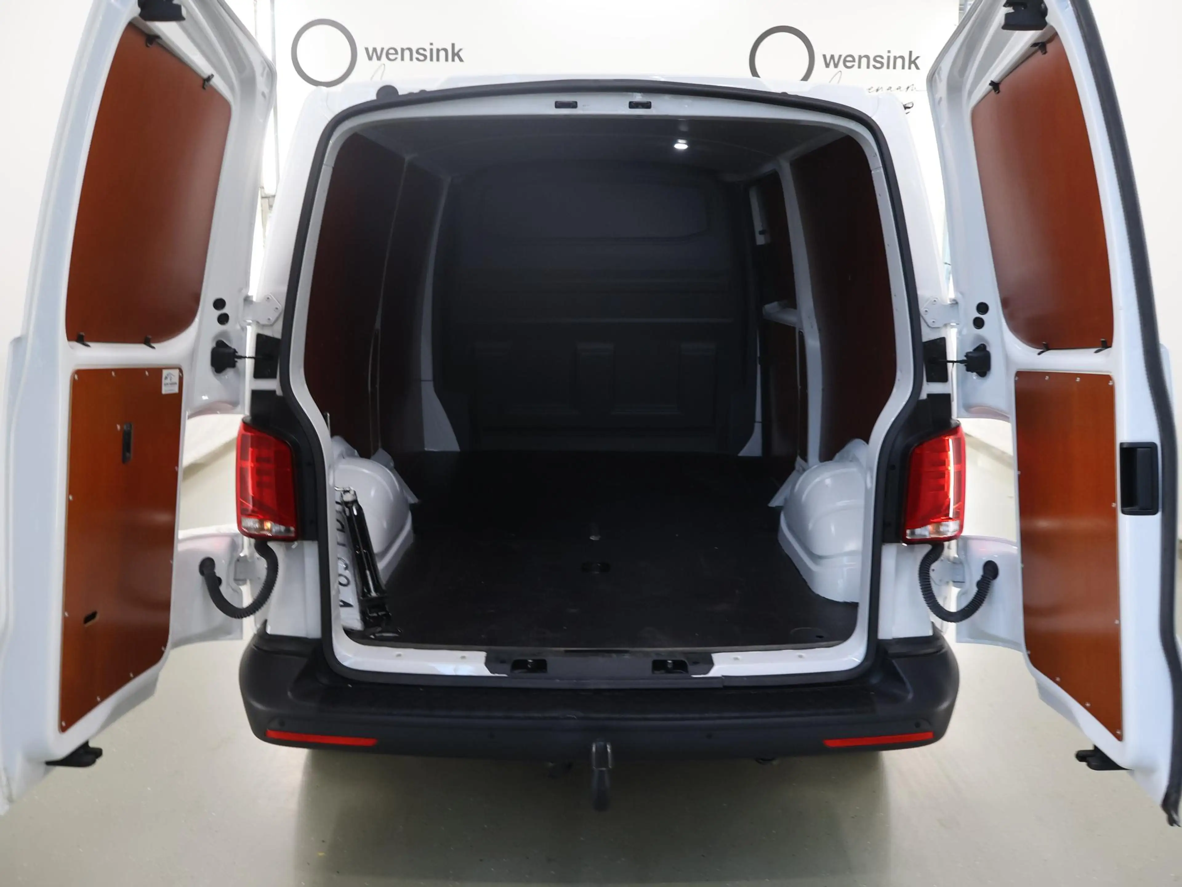 Volkswagen T6.1 Transporter 2.0 TDI L2H1 28 Comfortline — photo 12