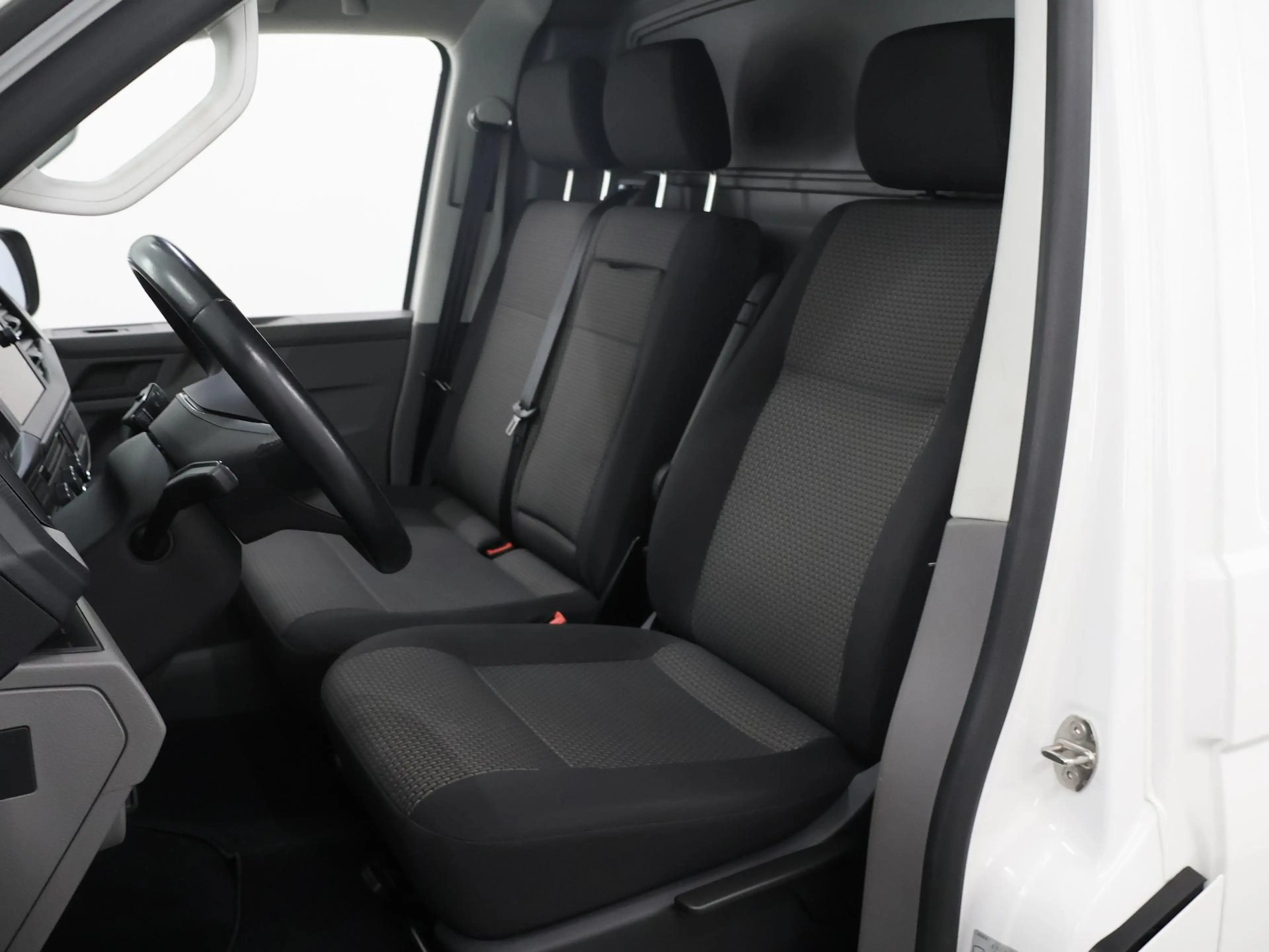 Volkswagen T6.1 Transporter 2.0 TDI L2H1 28 Comfortline — photo 8