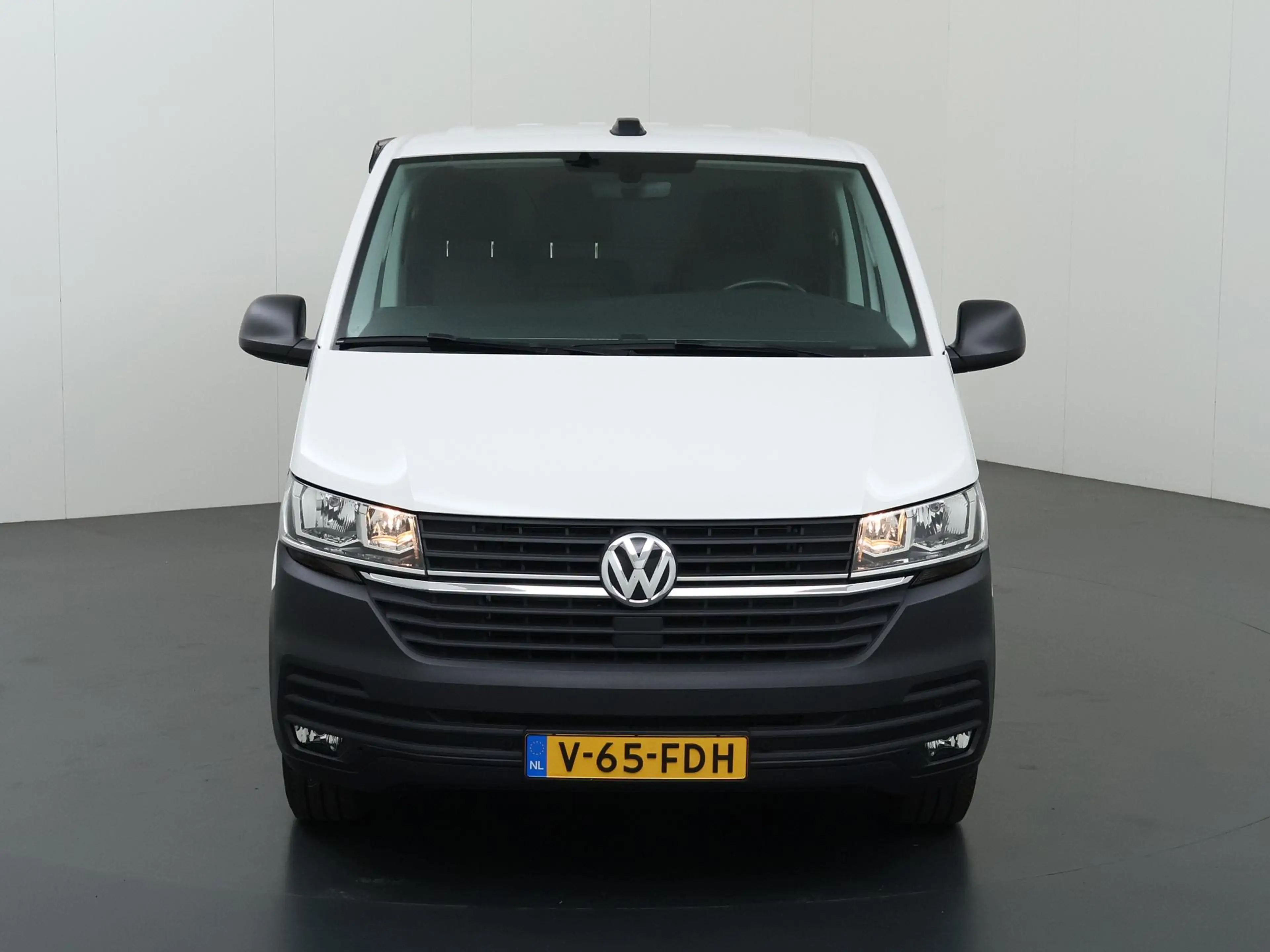 Volkswagen T6.1 Transporter 2.0 TDI L2H1 28 Comfortline — photo 3