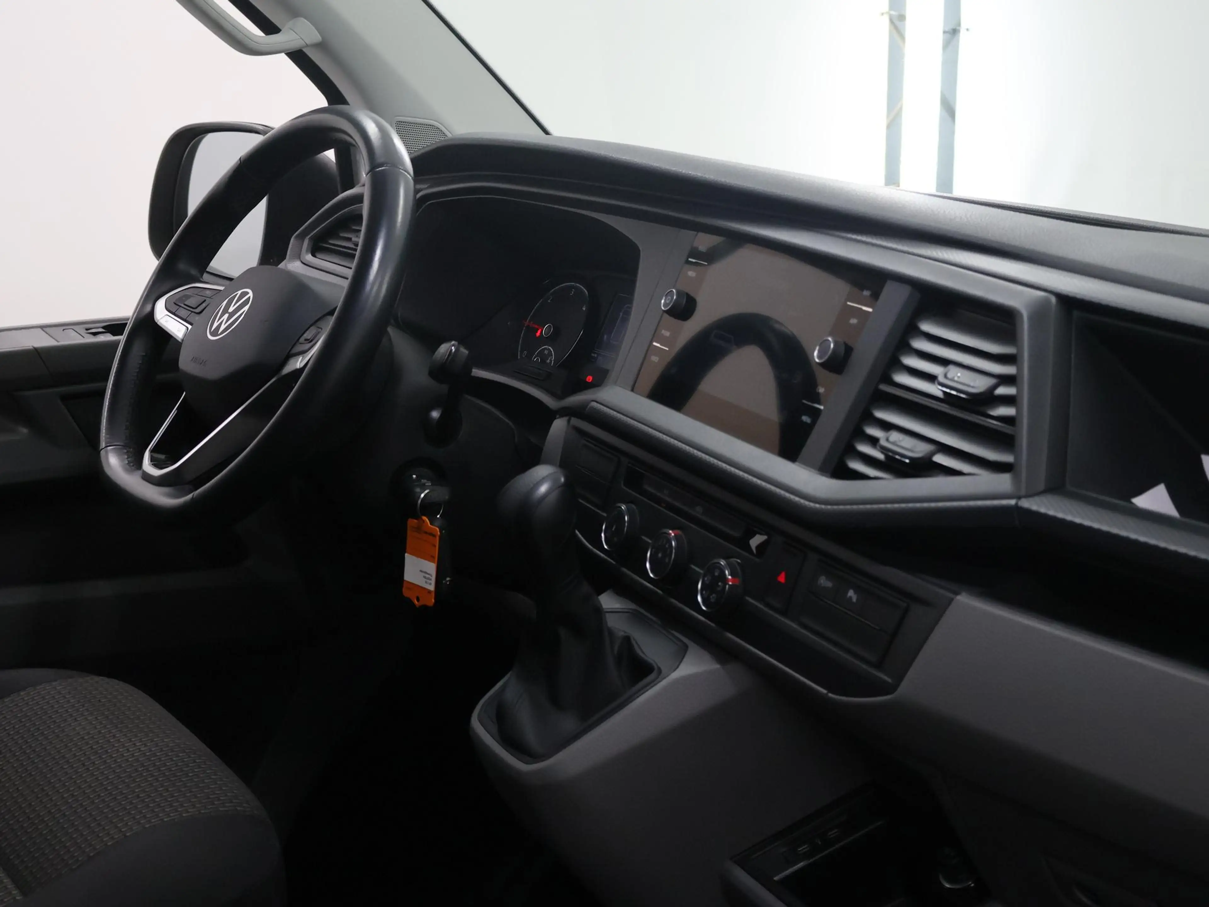 Volkswagen T6.1 Transporter 2.0 TDI L2H1 28 Comfortline — photo 9