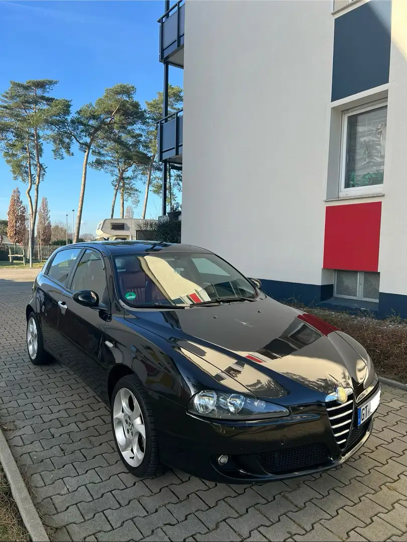 Alfa Romeo 147 1.9 JTD 8V M-Jet Impression Schwarz - 1