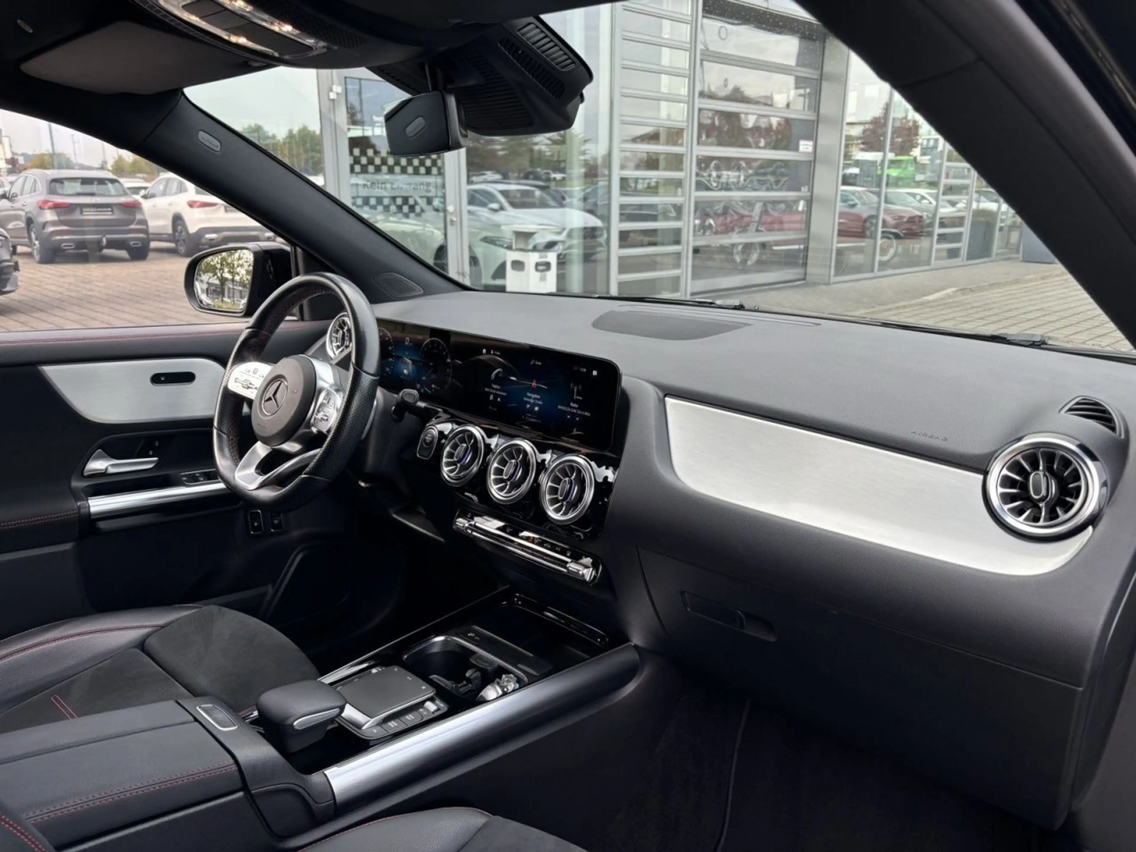 Mercedes-Benz GLA 250 e AMG+NIGHT+FAHRASSIST+AMBIENTE+KAM+LED — photo 12