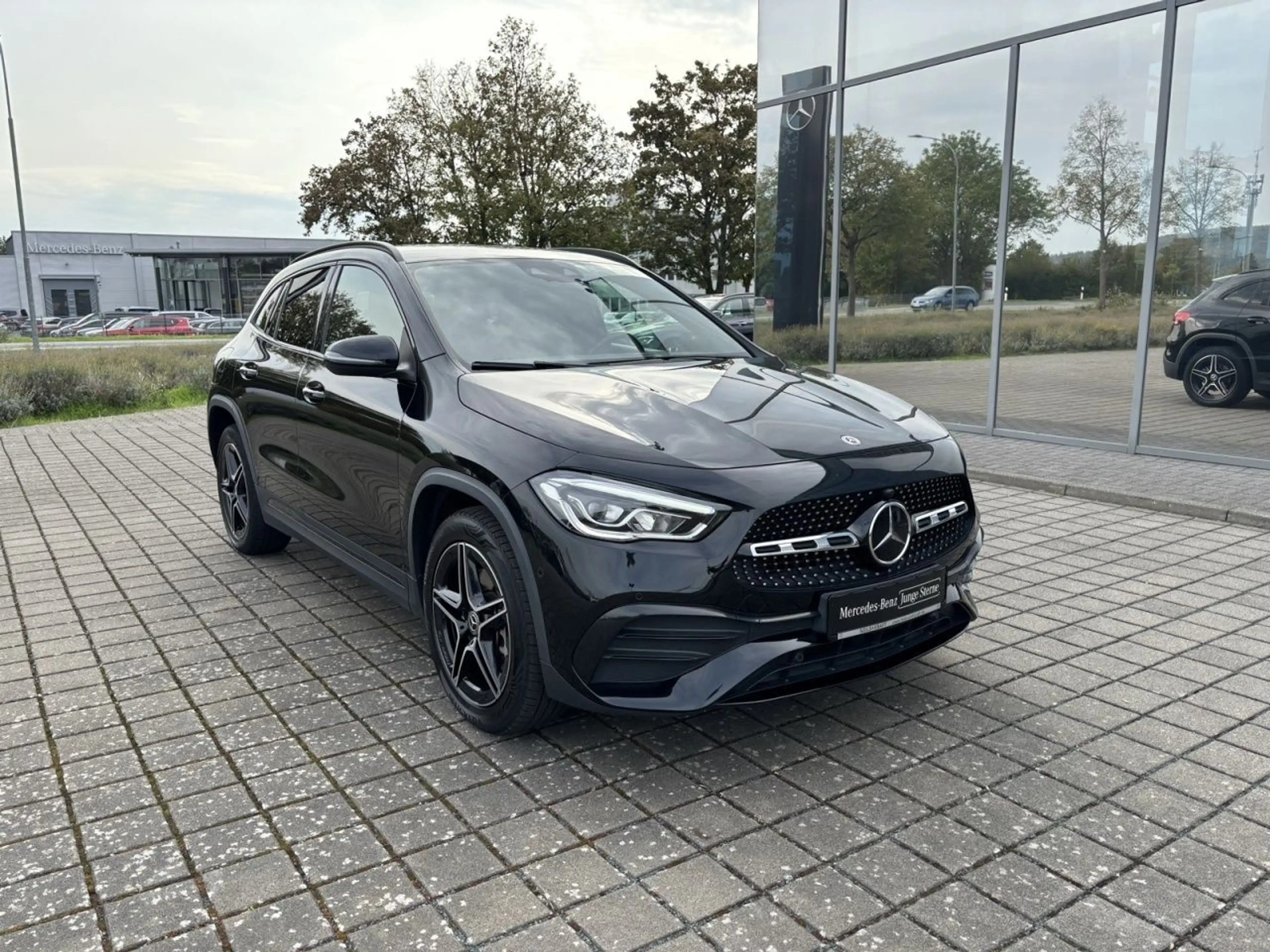 Mercedes-Benz GLA 250 e AMG+NIGHT+FAHRASSIST+AMBIENTE+KAM+LED — photo 4