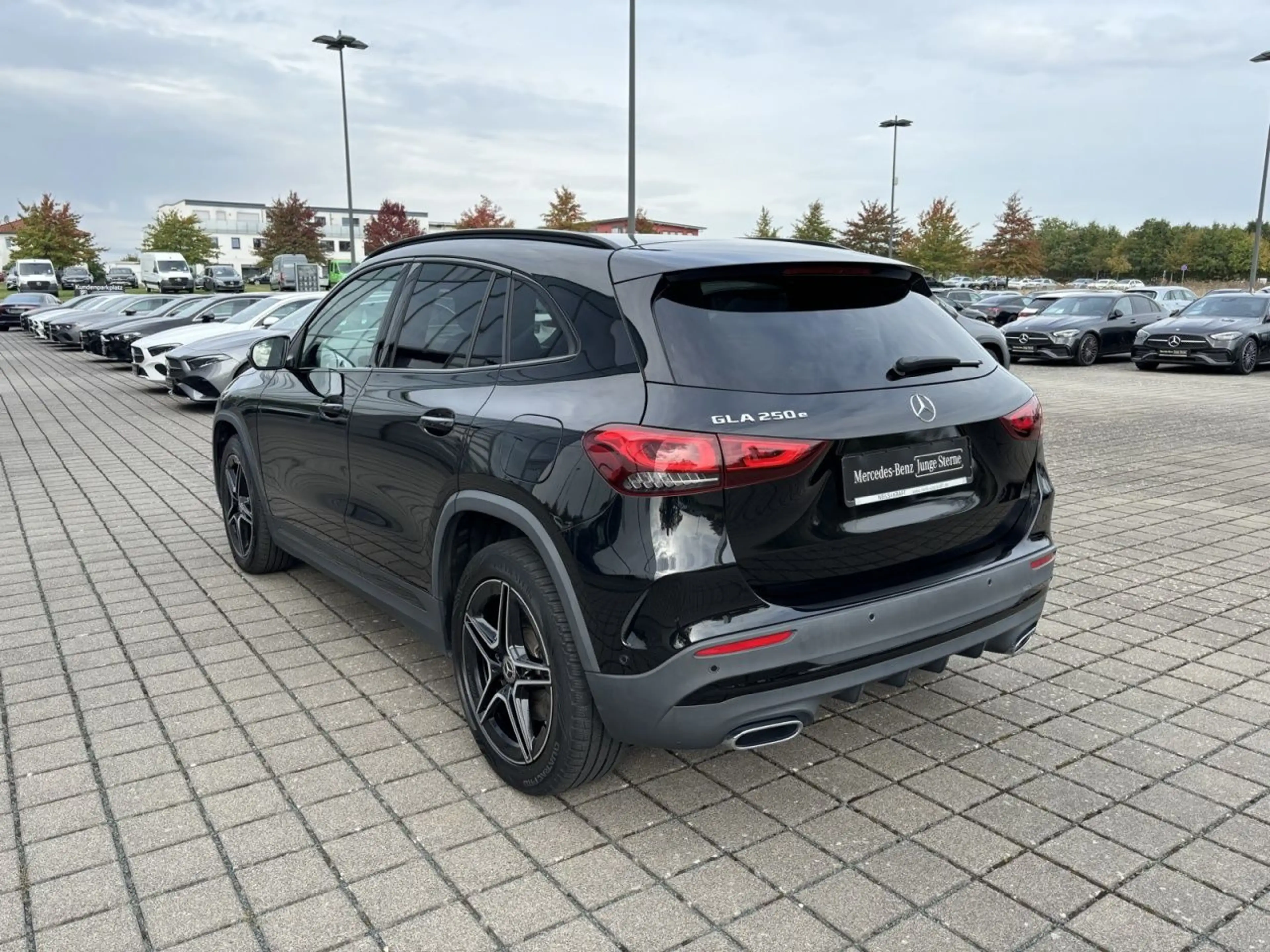 Mercedes-Benz GLA 250 e AMG+NIGHT+FAHRASSIST+AMBIENTE+KAM+LED — photo 8