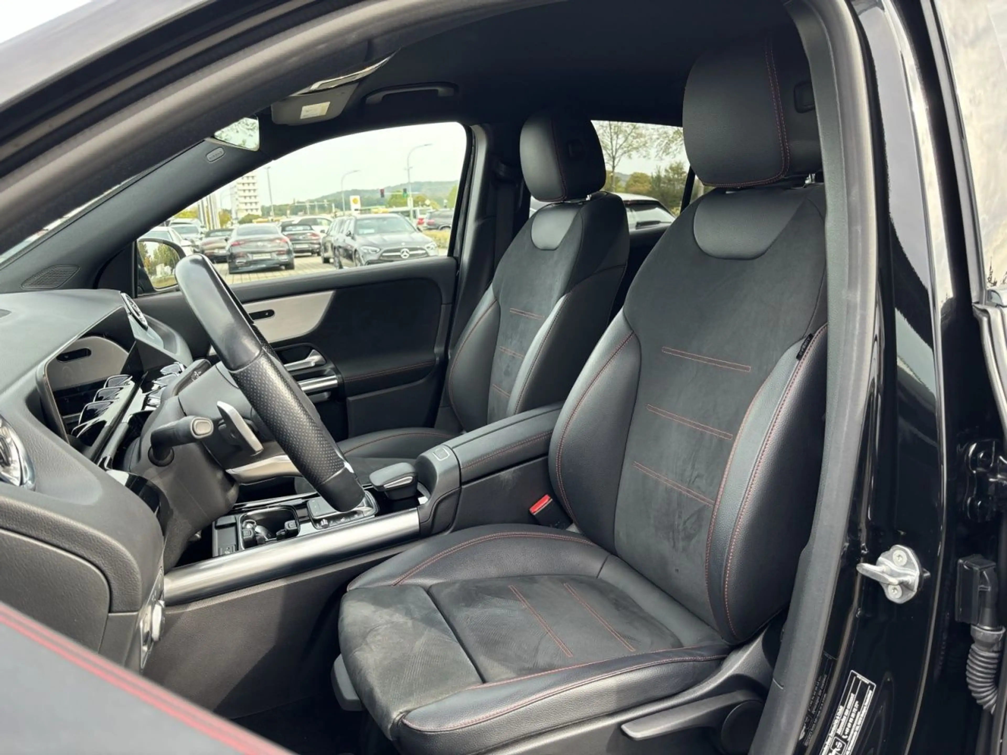 Mercedes-Benz GLA 250 e AMG+NIGHT+FAHRASSIST+AMBIENTE+KAM+LED — photo 11