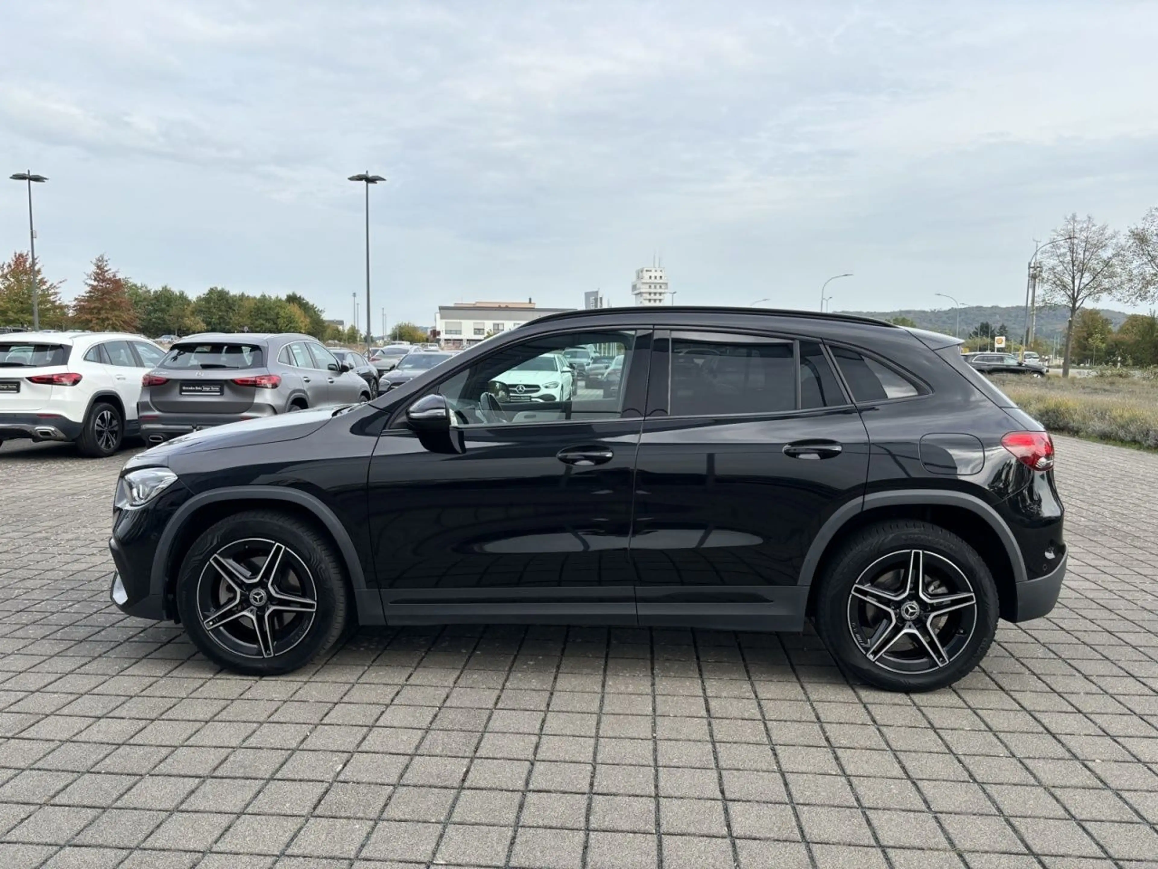Mercedes-Benz GLA 250 e AMG+NIGHT+FAHRASSIST+AMBIENTE+KAM+LED — photo 9