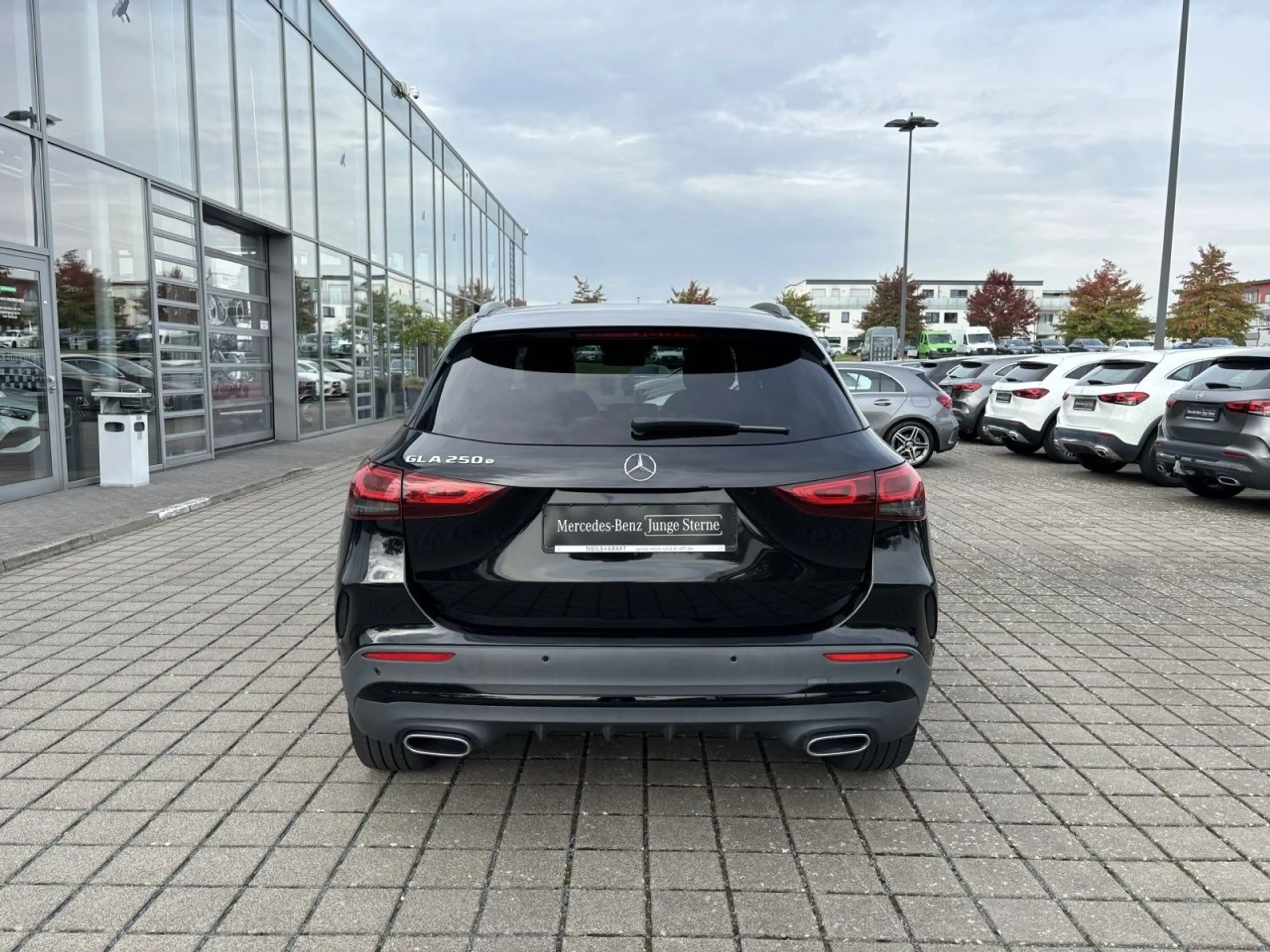 Mercedes-Benz GLA 250 e AMG+NIGHT+FAHRASSIST+AMBIENTE+KAM+LED — photo 7