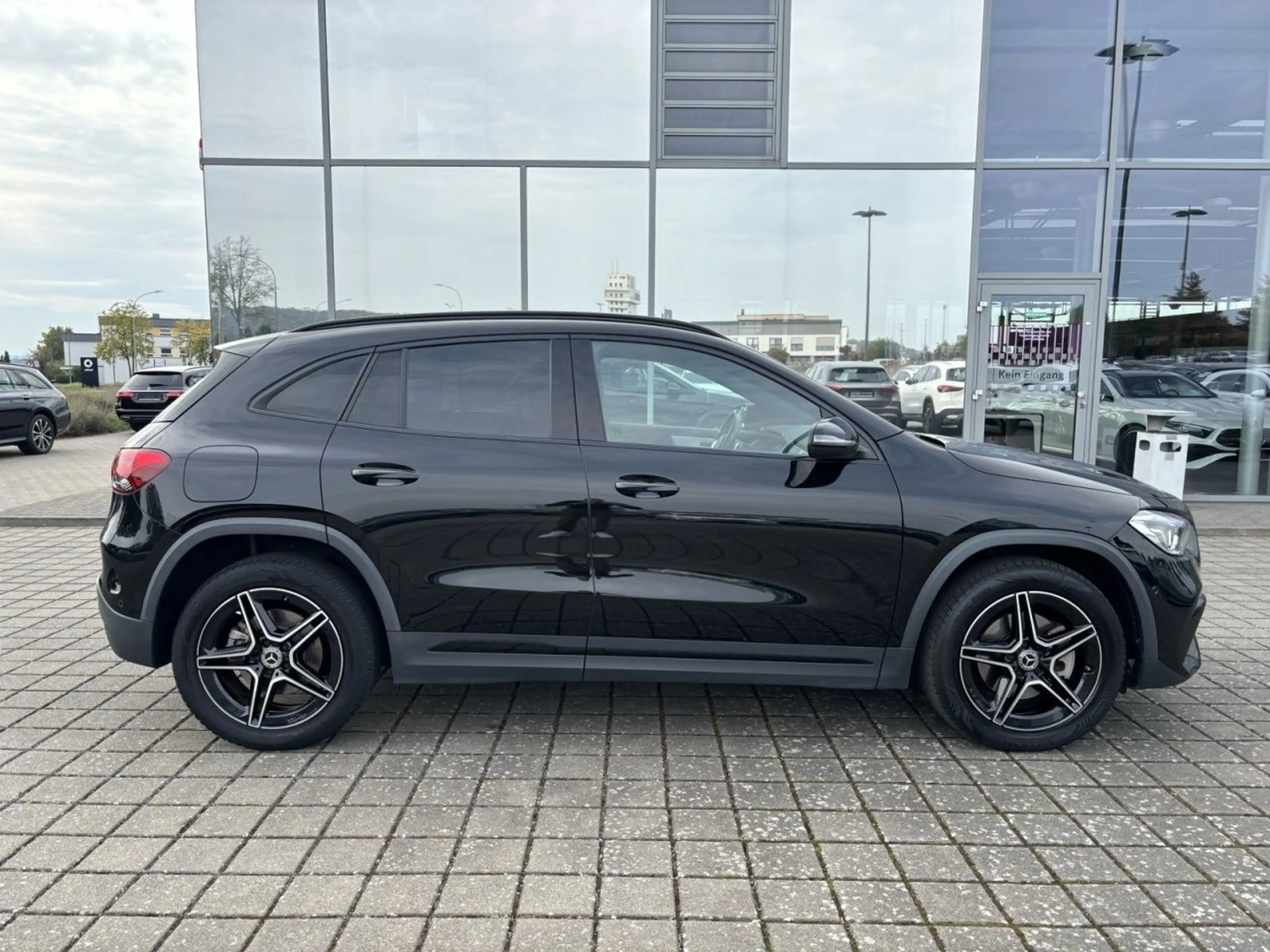 Mercedes-Benz GLA 250 e AMG+NIGHT+FAHRASSIST+AMBIENTE+KAM+LED — photo 5