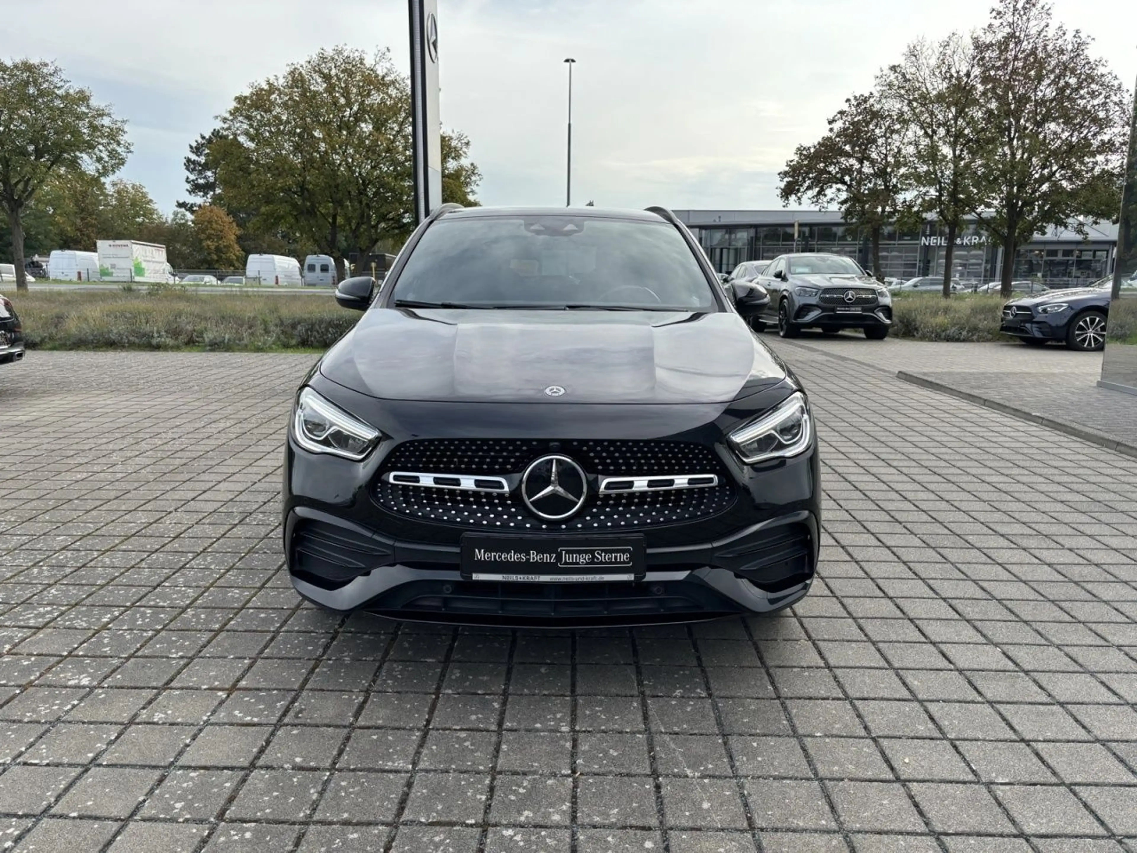 Mercedes-Benz GLA 250 e AMG+NIGHT+FAHRASSIST+AMBIENTE+KAM+LED — photo 3