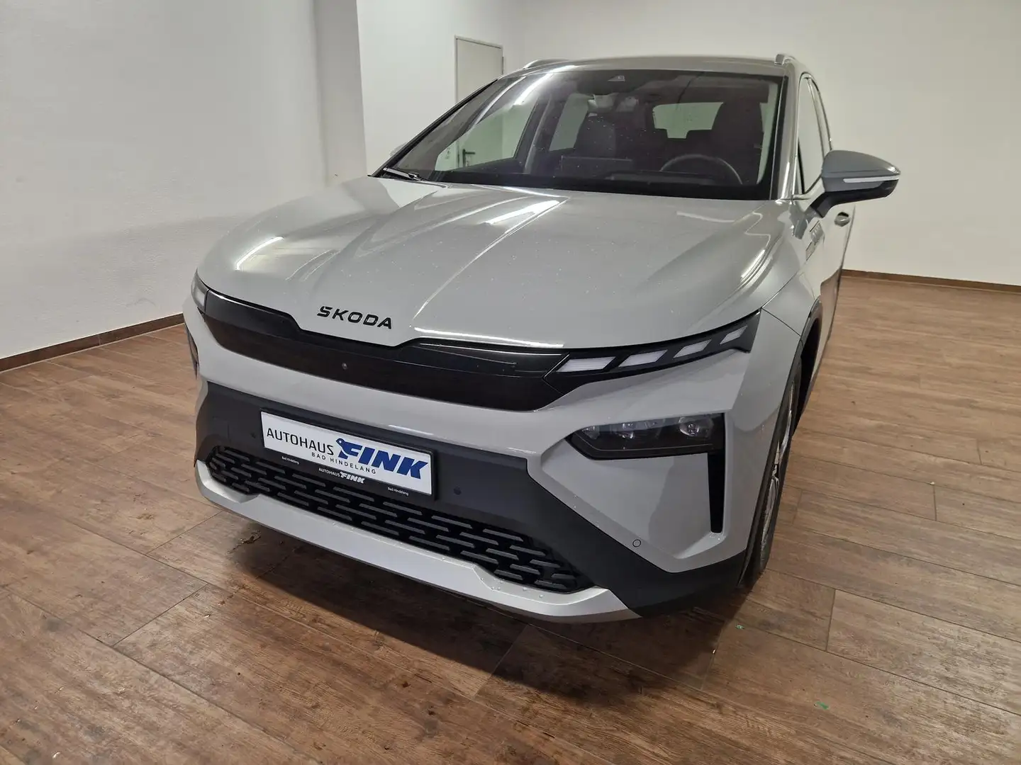 Skoda Elroq 85 Loft AHK SHZ Wärmepumpe ACC RFK Grijs - 2