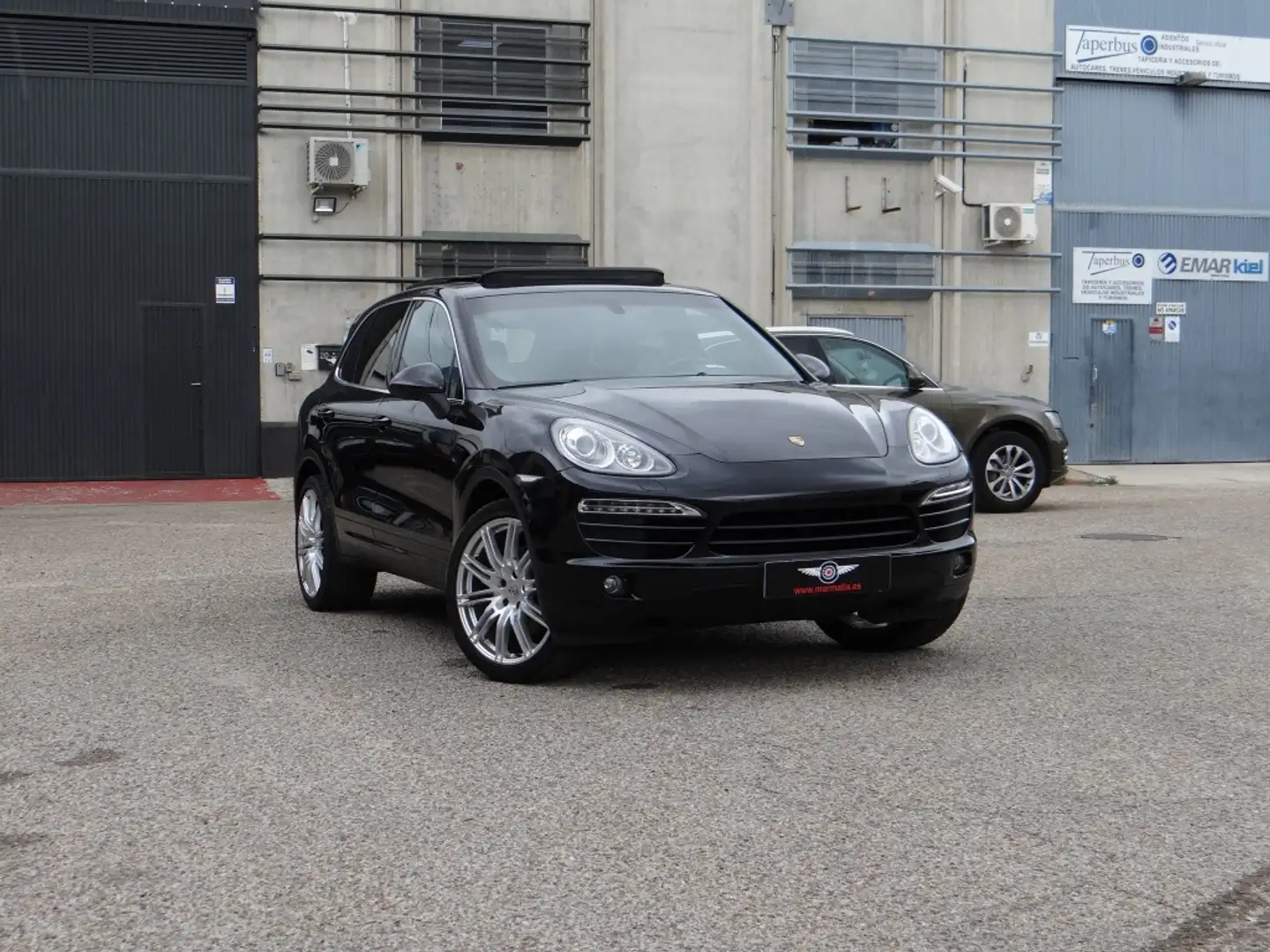 Porsche Cayenne Platinum Edition Aut. Negro - 2