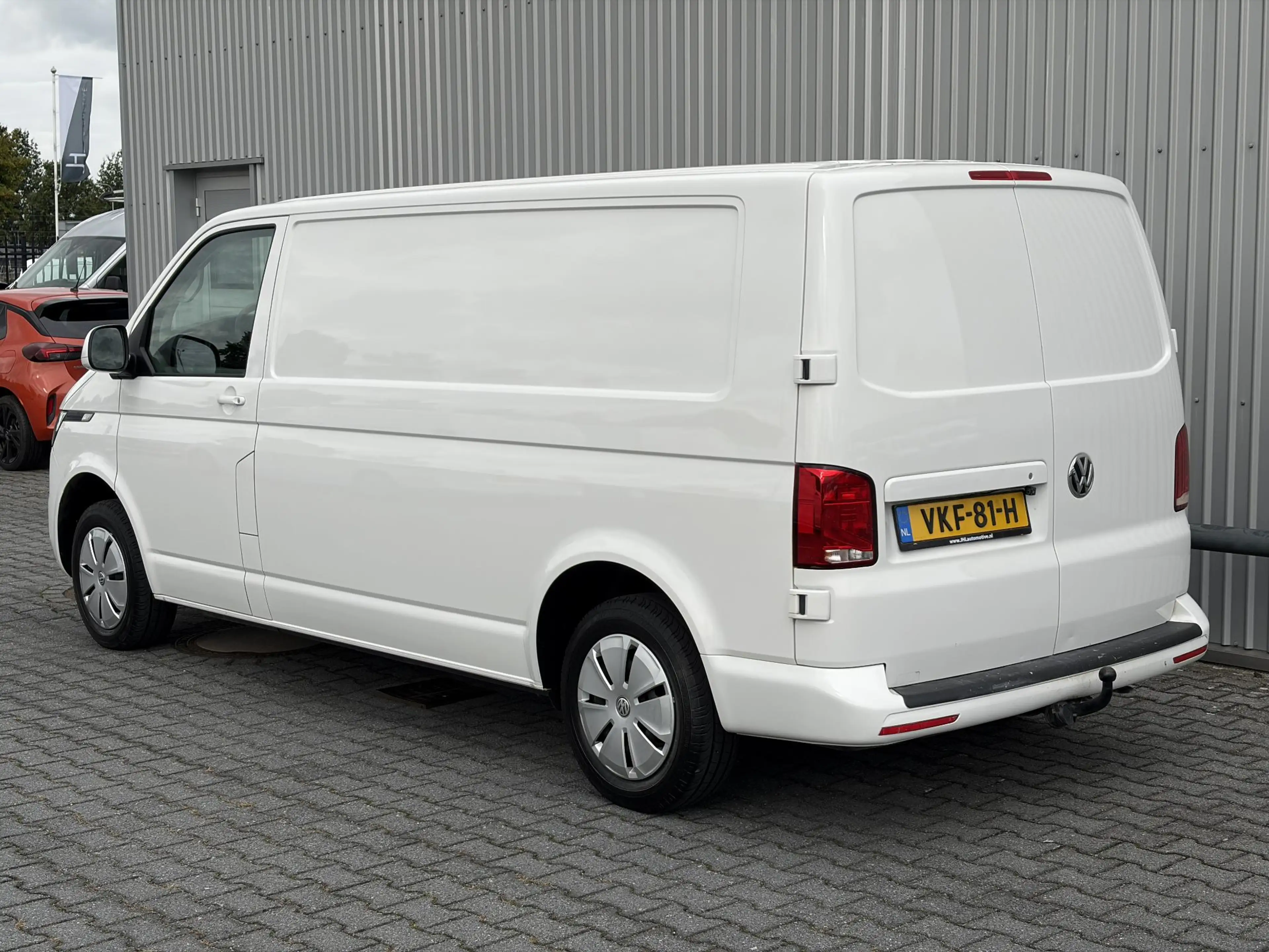 Volkswagen T6.1 Transporter 2.0 TDI L2H1*A/C*CRUISE*HAAK*NAVI* — photo 2