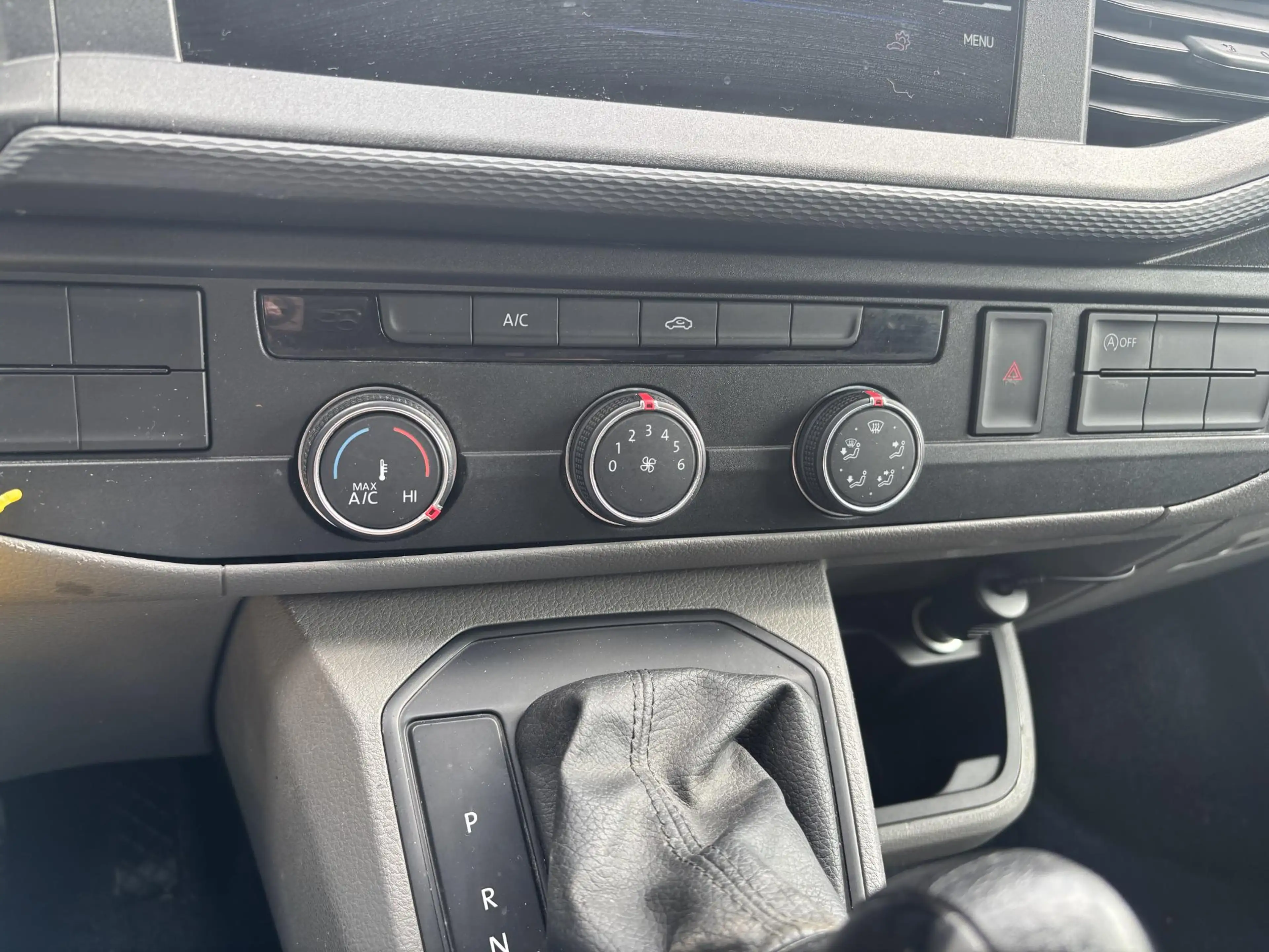 Volkswagen T6.1 Transporter 2.0 TDI L2H1*A/C*CRUISE*HAAK*NAVI* — photo 18