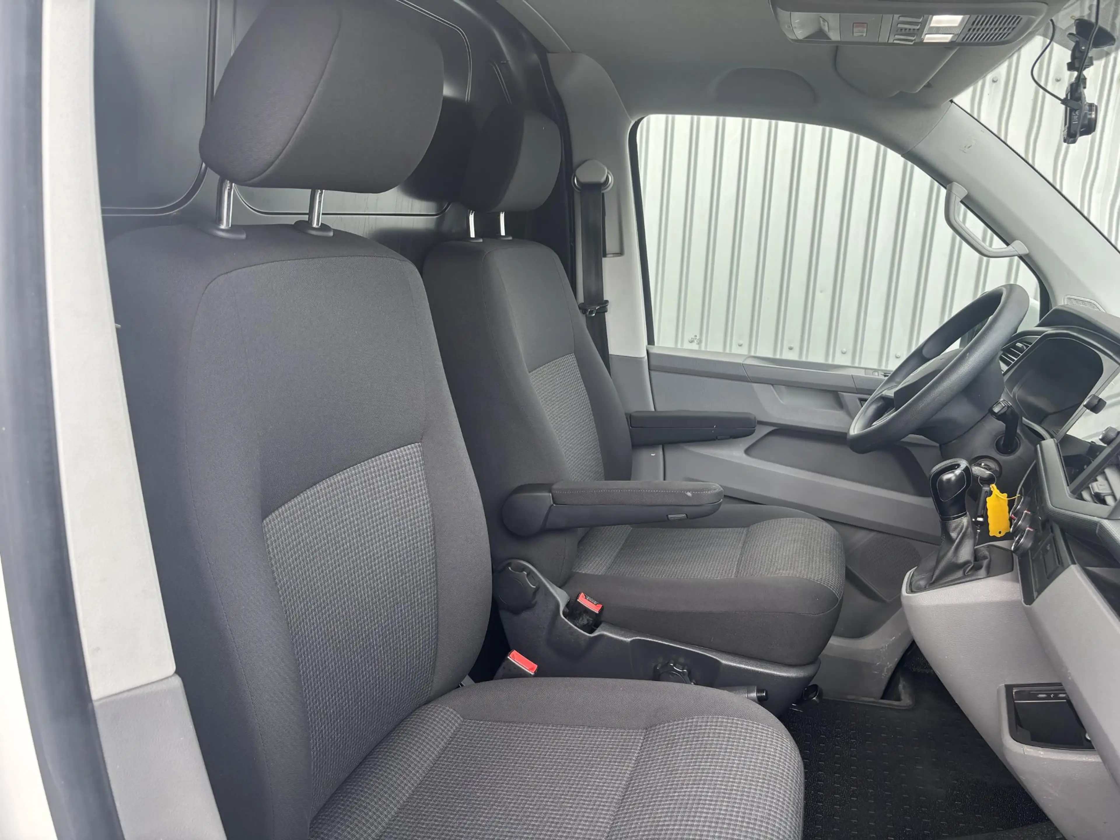 Volkswagen T6.1 Transporter 2.0 TDI L2H1*A/C*CRUISE*HAAK*NAVI* — photo 13