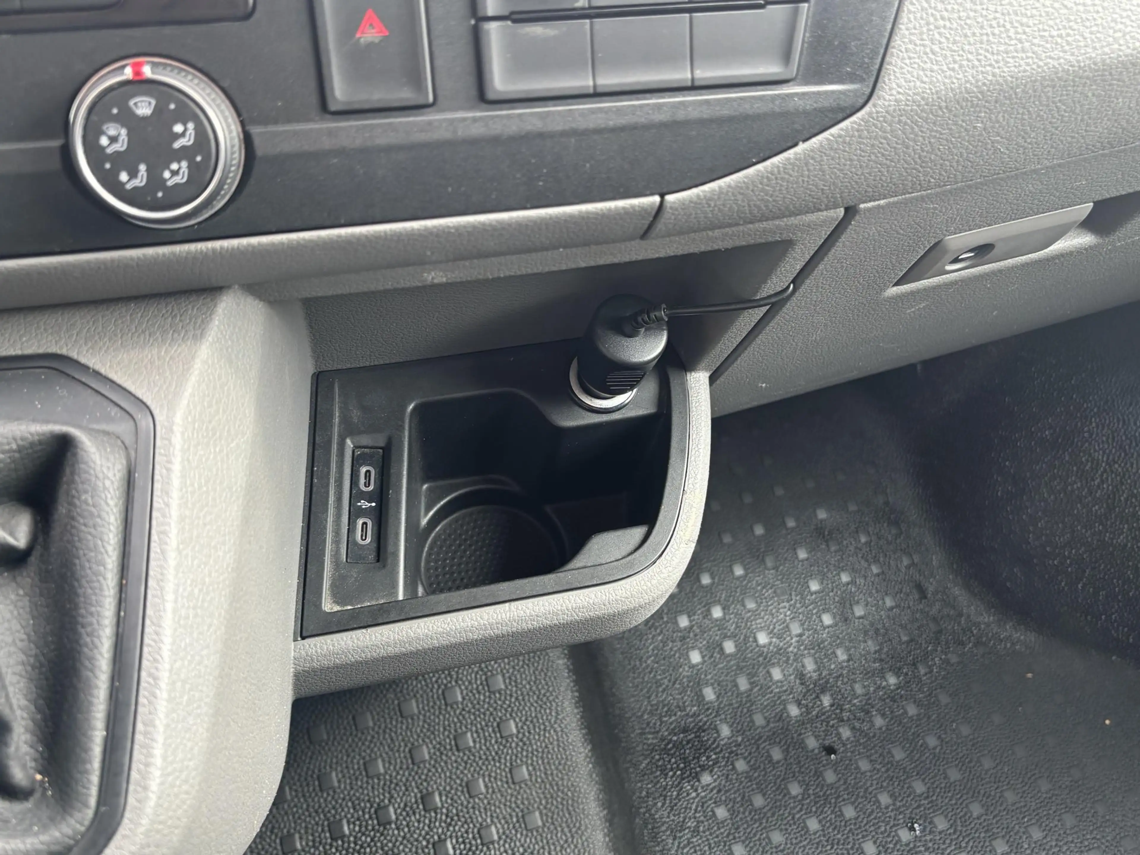 Volkswagen T6.1 Transporter 2.0 TDI L2H1*A/C*CRUISE*HAAK*NAVI* — photo 31