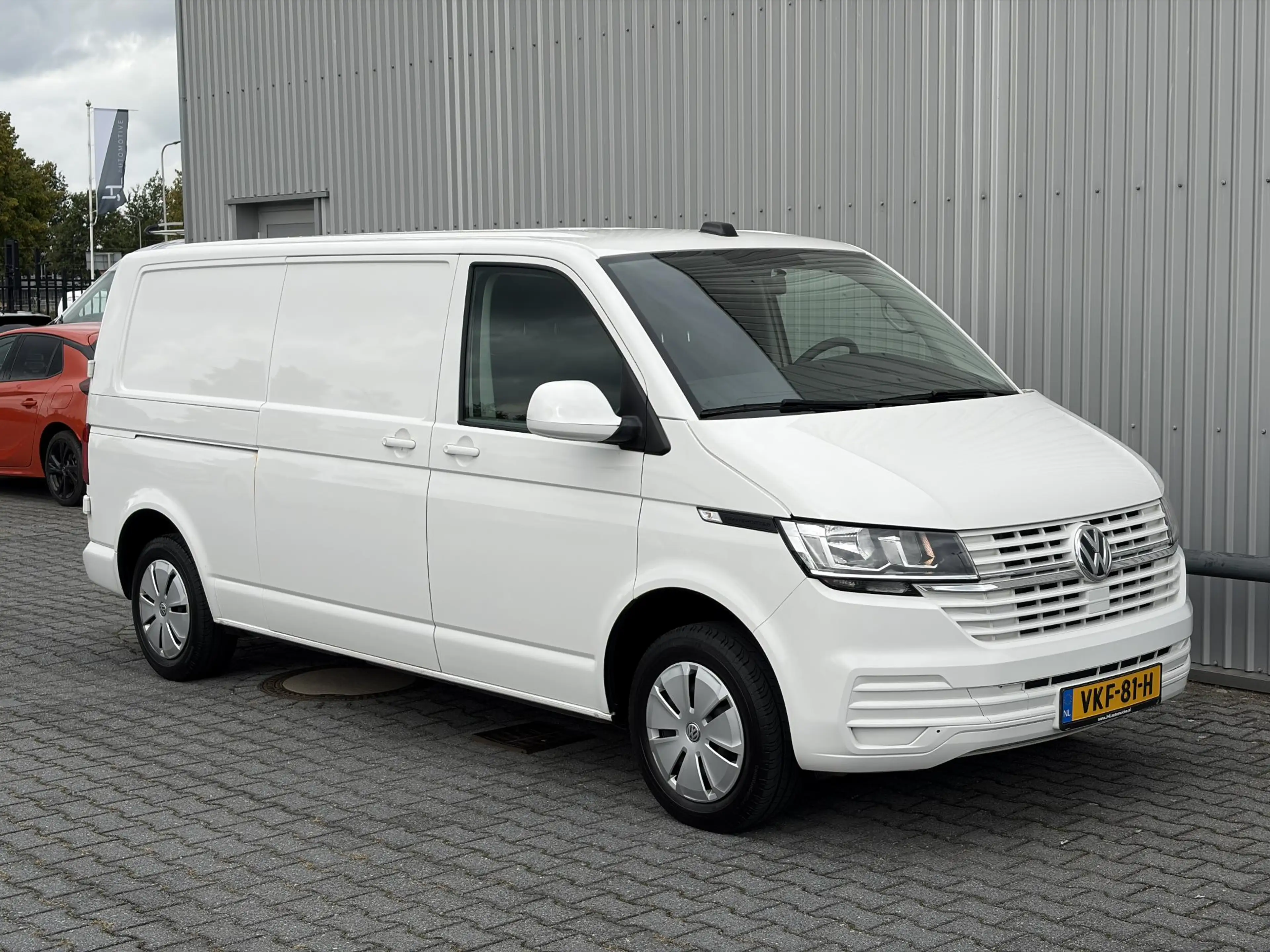 Volkswagen T6.1 Transporter 2.0 TDI L2H1*A/C*CRUISE*HAAK*NAVI* — photo 3