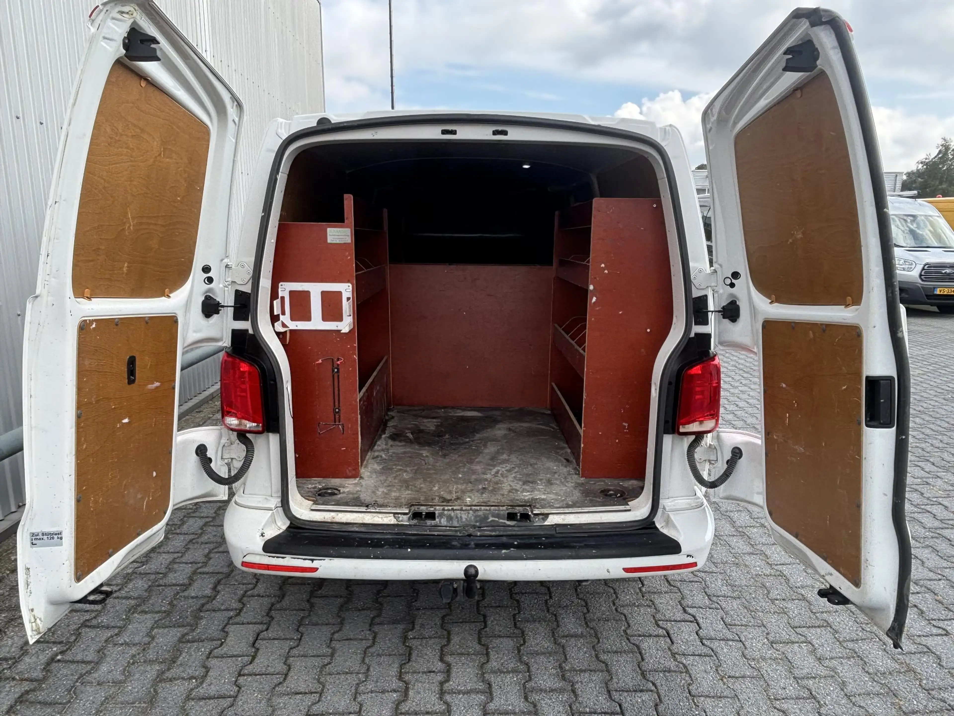 Volkswagen T6.1 Transporter 2.0 TDI L2H1*A/C*CRUISE*HAAK*NAVI* — photo 8