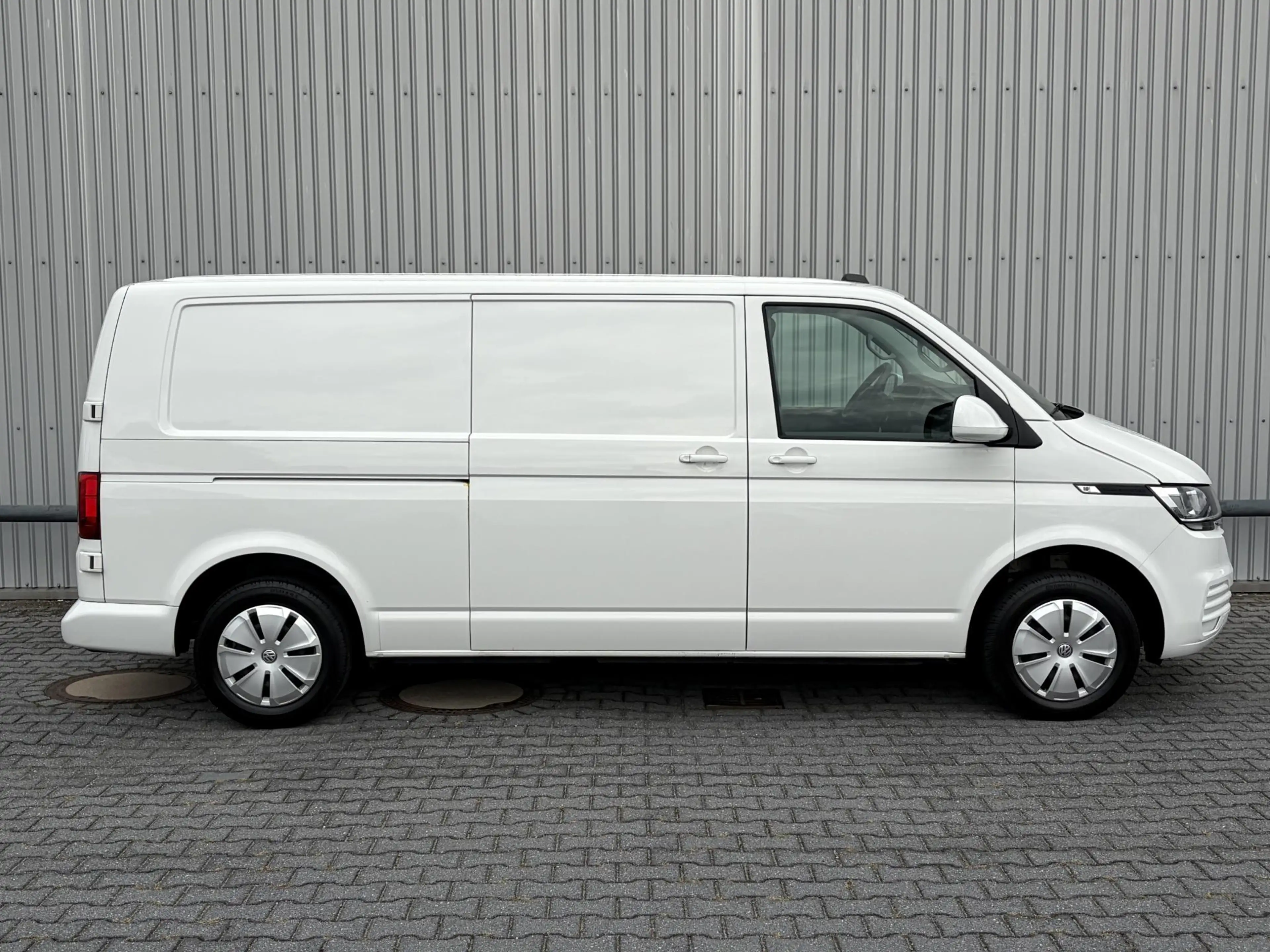 Volkswagen T6.1 Transporter 2.0 TDI L2H1*A/C*CRUISE*HAAK*NAVI* — photo 11