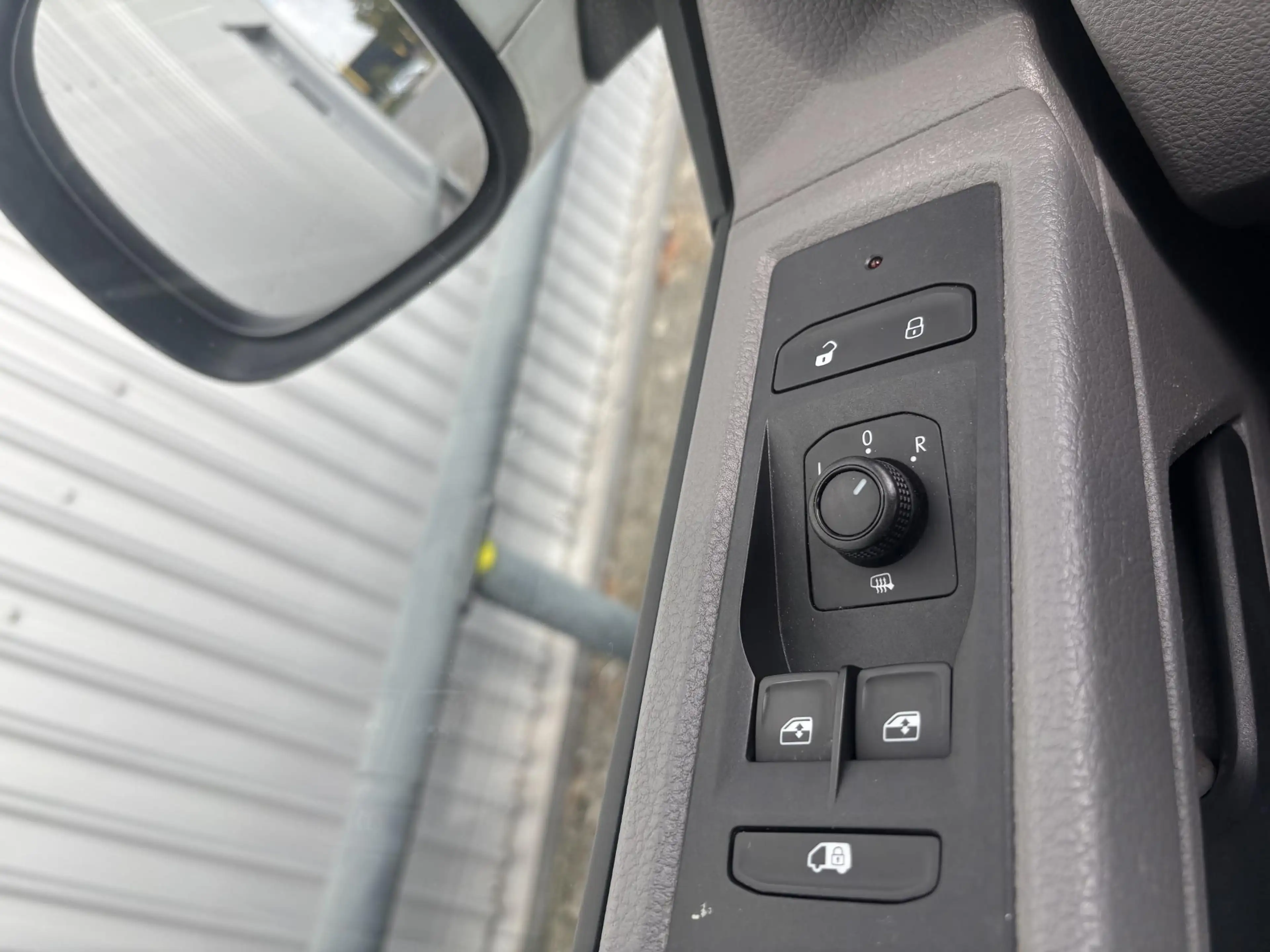 Volkswagen T6.1 Transporter 2.0 TDI L2H1*A/C*CRUISE*HAAK*NAVI* — photo 27