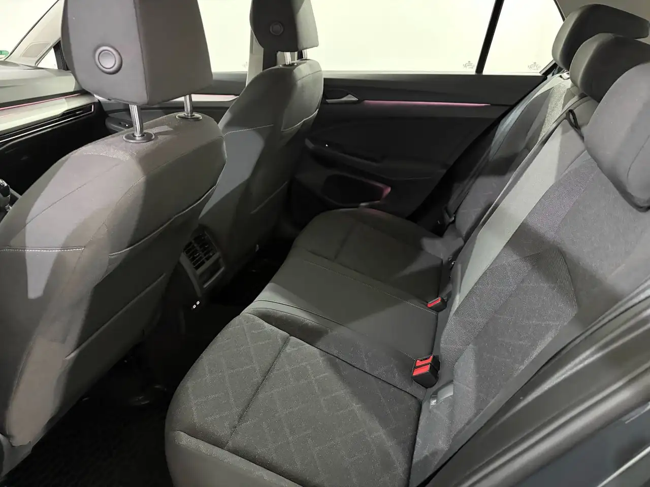 Volkswagen Golf 8 Lim. 1.5 TSI Life *LED*PDC*NAVI* 10
