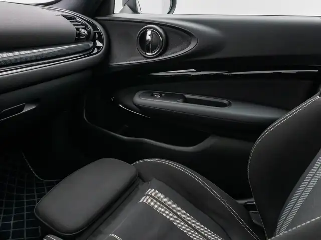 MINI Clubman view 29