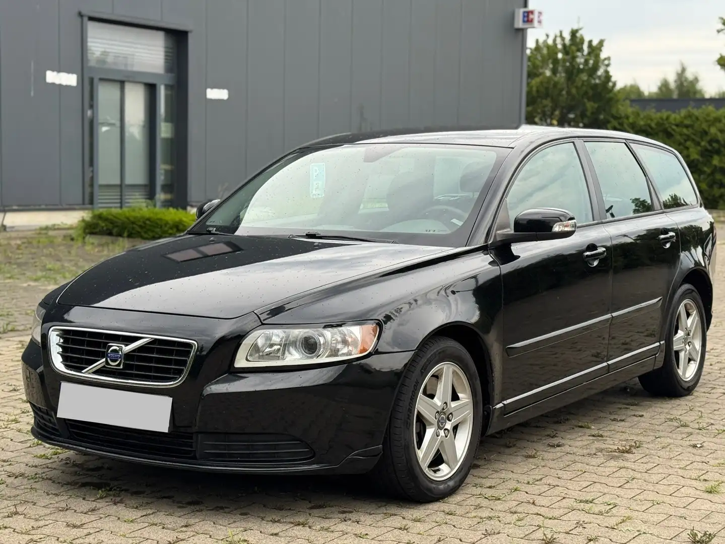 Volvo V50 D5 DPF Aut. Momentum Czarny - 1