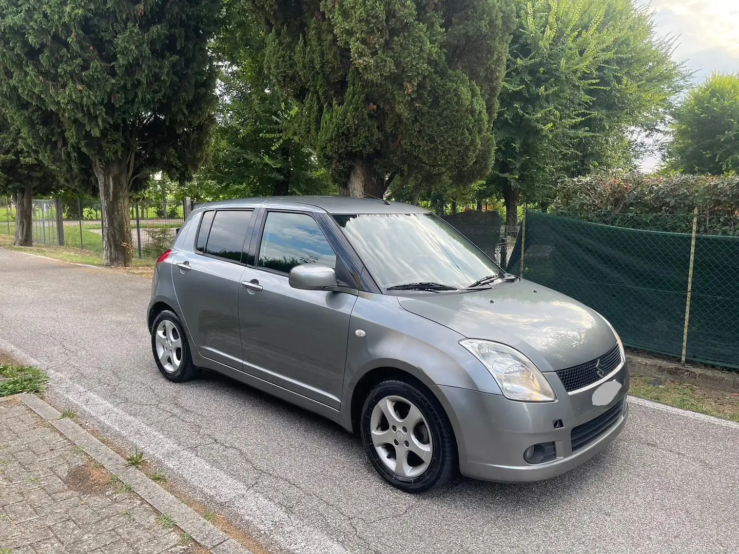 Suzuki Swift 5p 1.3 16v GL Grijs - 1
