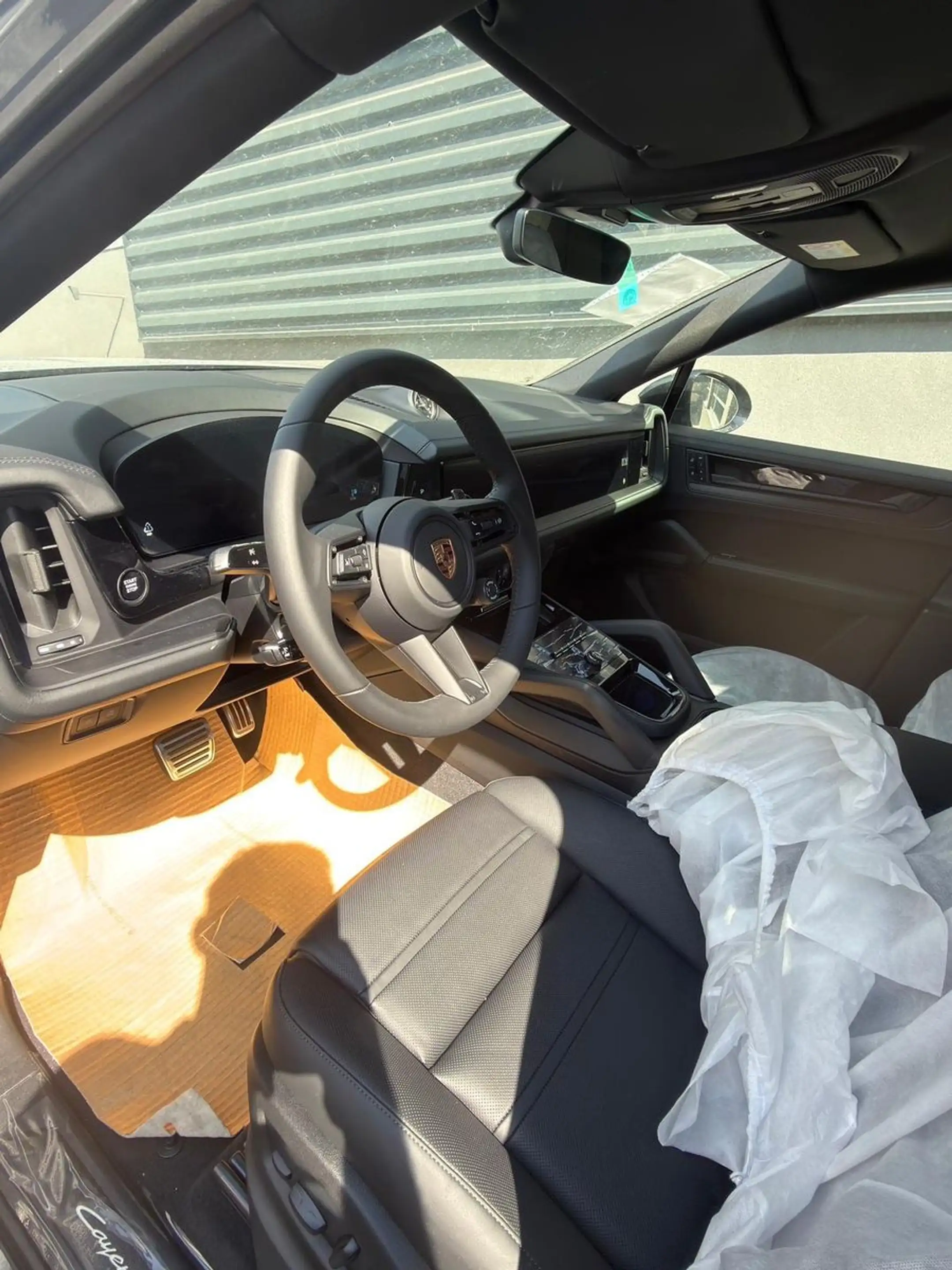 Porsche Cayenne S Coupe Hybrid BlackEd/AHK/14W/22 — photo 2