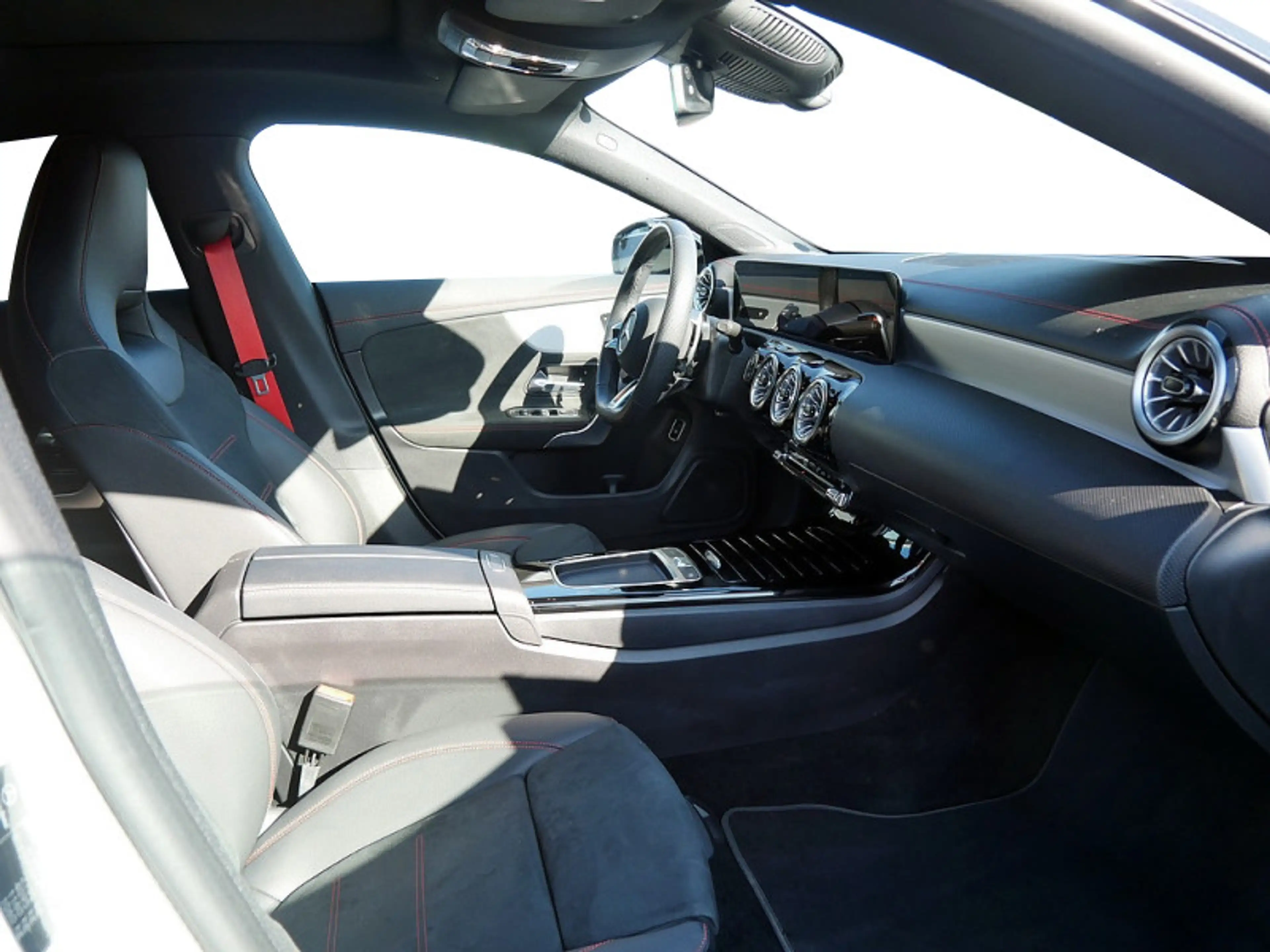 Mercedes-Benz CLA 35 AMG 4M SB , AMG NIGHT MEMO MULTI KAMERA — photo 5